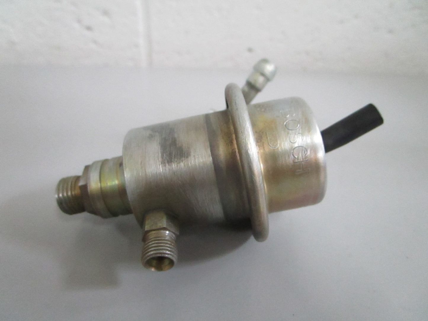 NEW OEM 0000780392 0438161001 Mercedes-Benz Bosch Fuel Pressure Regulator 0820