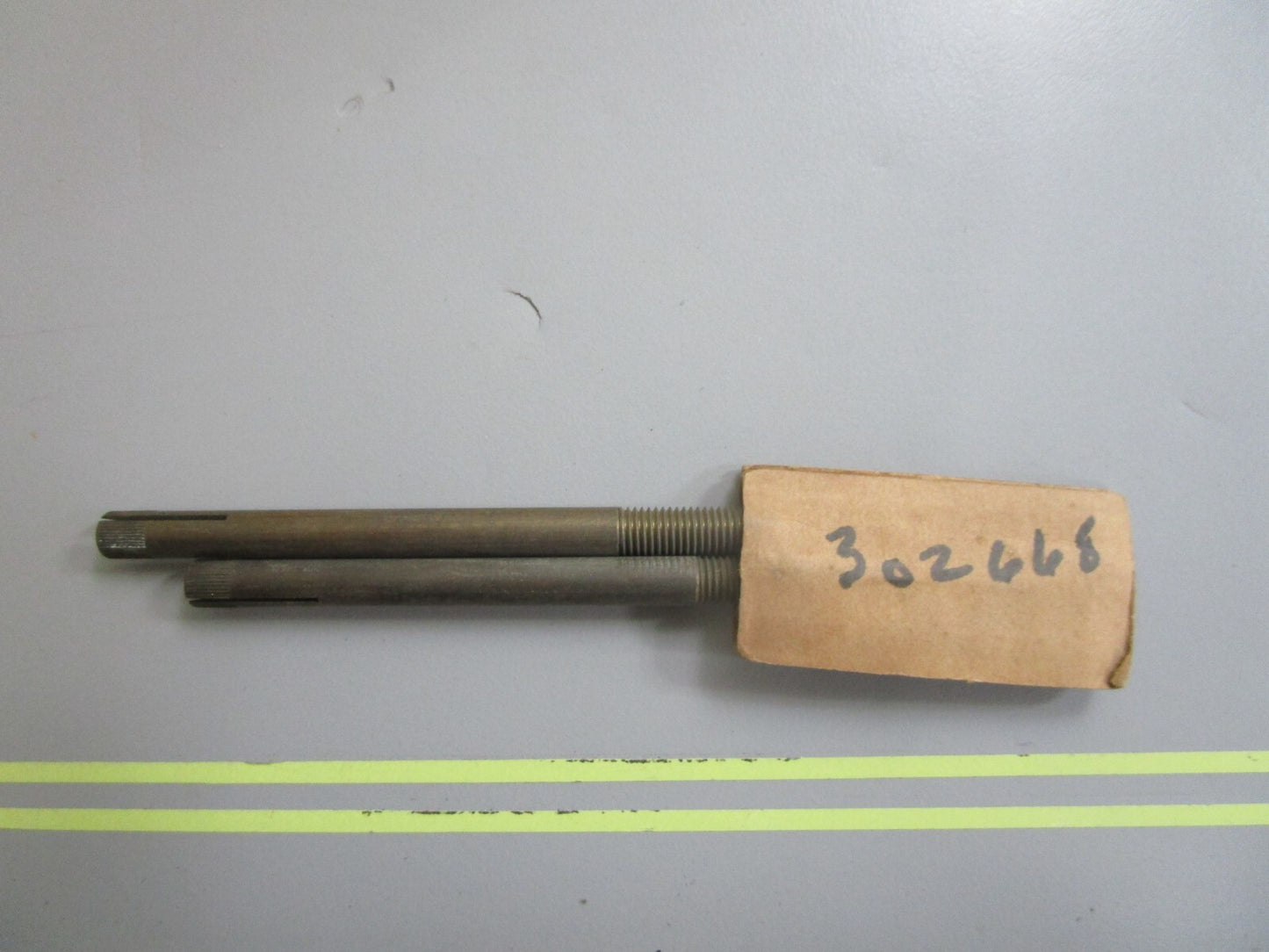 *NEW OEM* (LOT OF 2) 0810 OMC Johnson Evinrude Needle 302668 0302668