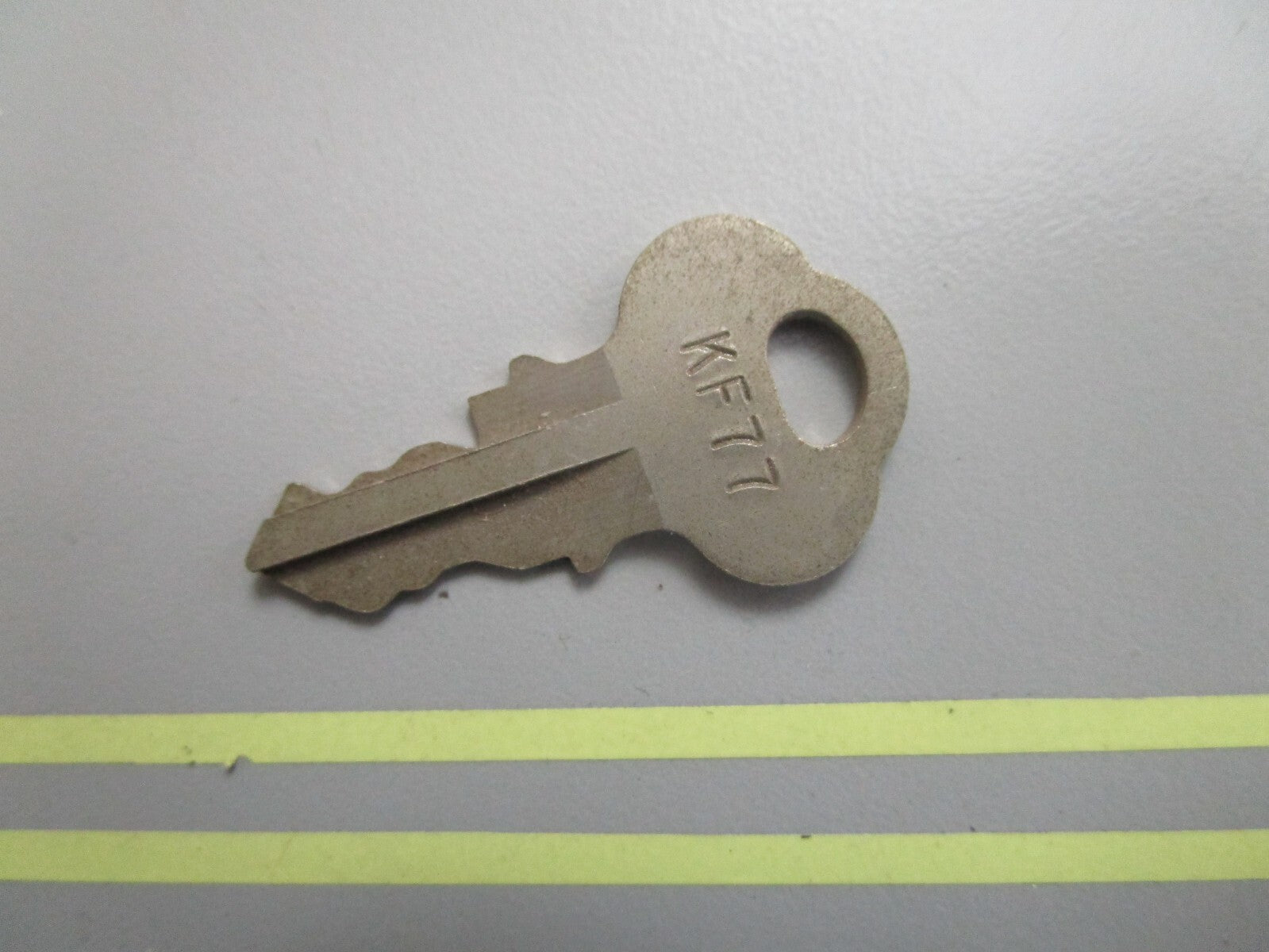 *NEW OEM* 0810 OMC Johnson Evinrude Ignition Key KF77 501592 0501592