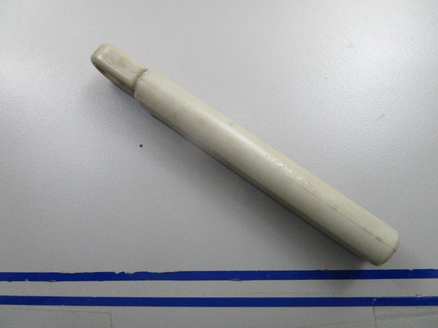 *NEW OEM* 0810 OMC Johnson Evinrude Casing Guide 206408 0206408