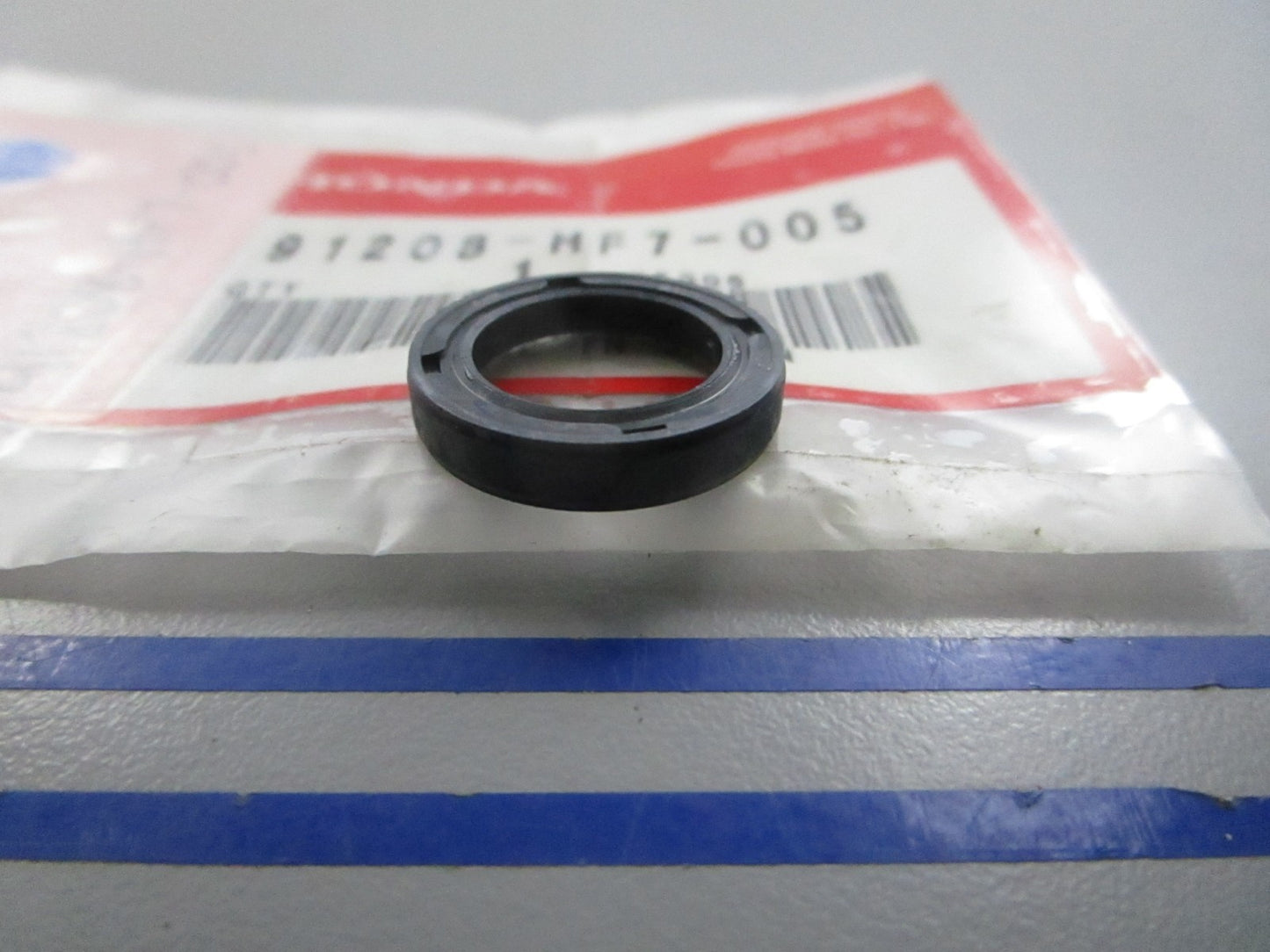 NEW OEM 91208-HF7-005 Honda Seal 0810