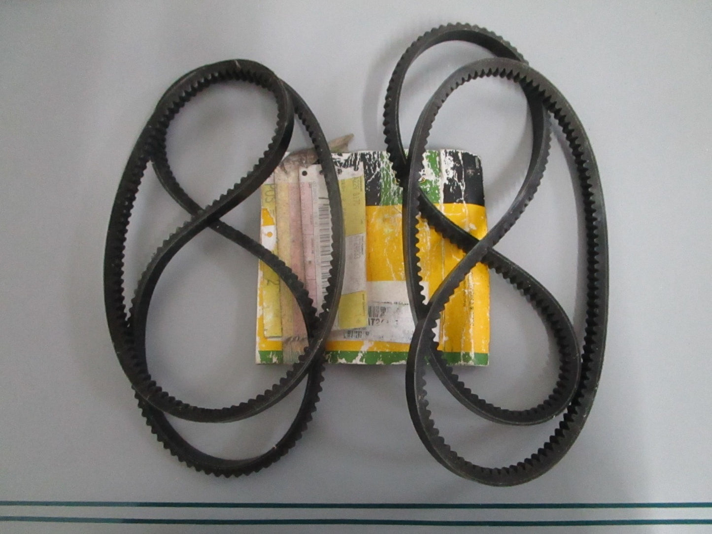 NEW OEM AT24833 John Deere Belt Set 0820