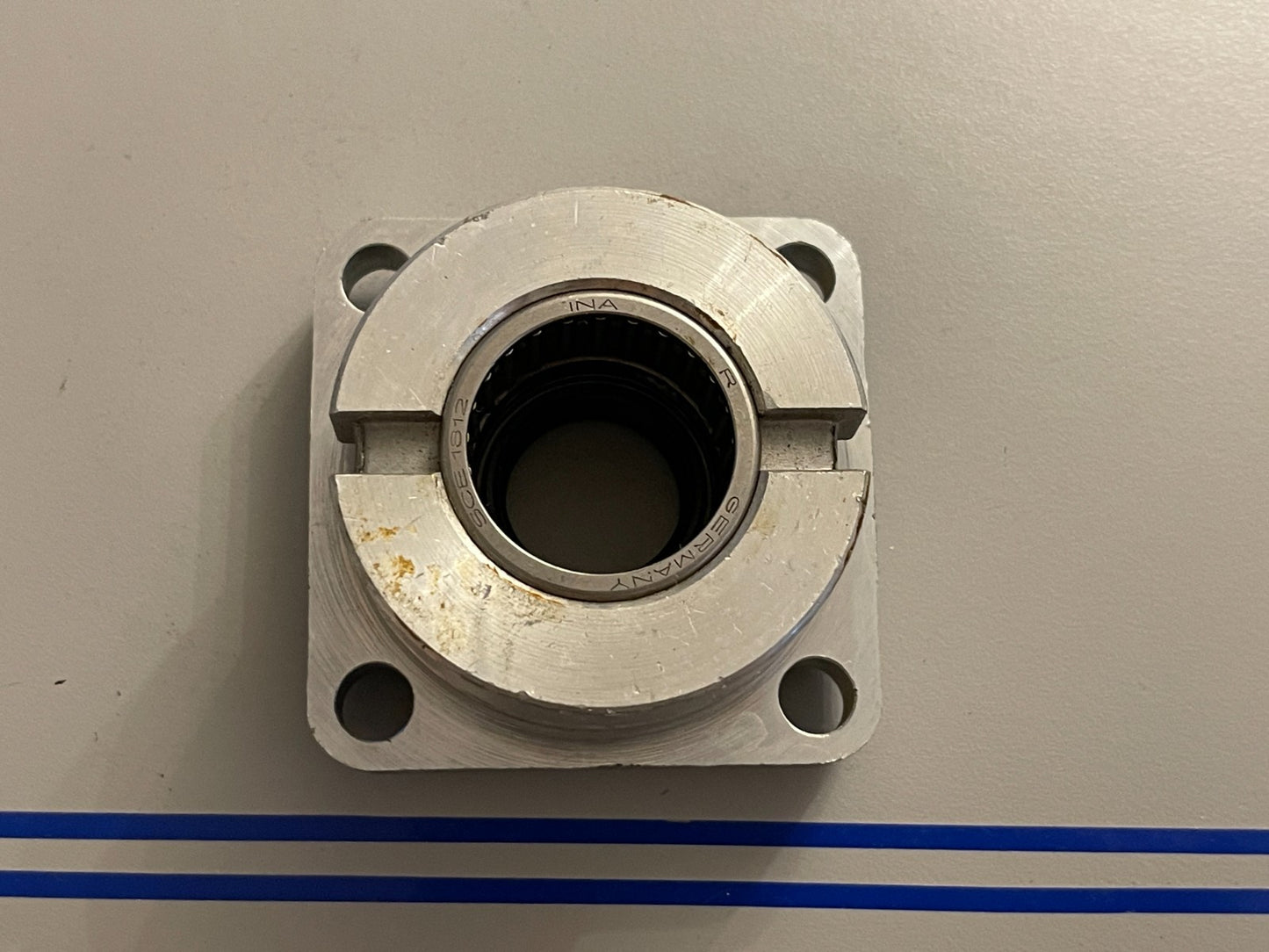 NEW OEM 320883 0320883 OMC Johnson Evinrude Bearing Housing & Seal Assembly 0720