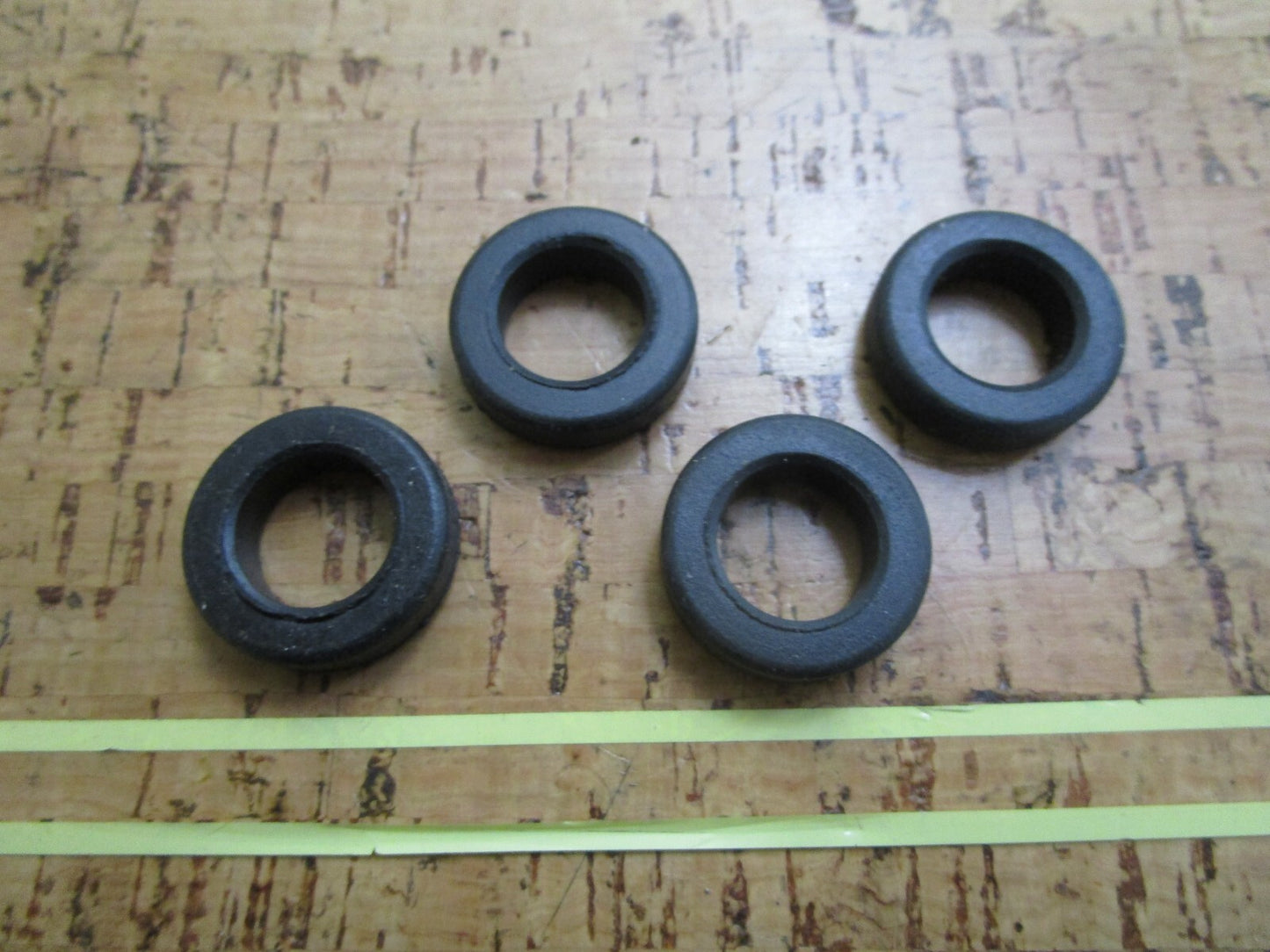 *NEW OEM* (LOT OF 4) 0810 OMC Johnson Evinrude Seat Valve 320880 0320880