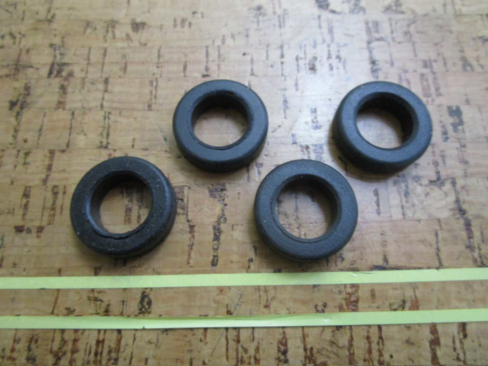 *NEW OEM* (LOT OF 4) 0810 OMC Johnson Evinrude Seat Valve 320880 0320880