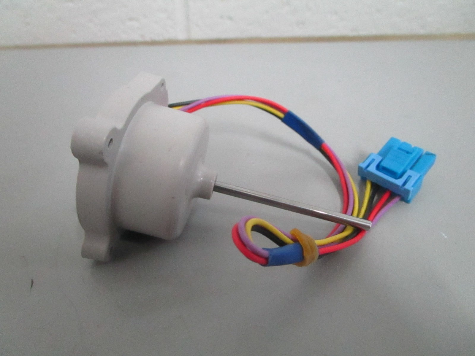 *NEW OEM* 0820 LG Refrigerator Evaporator Fan Motor EAU65058312