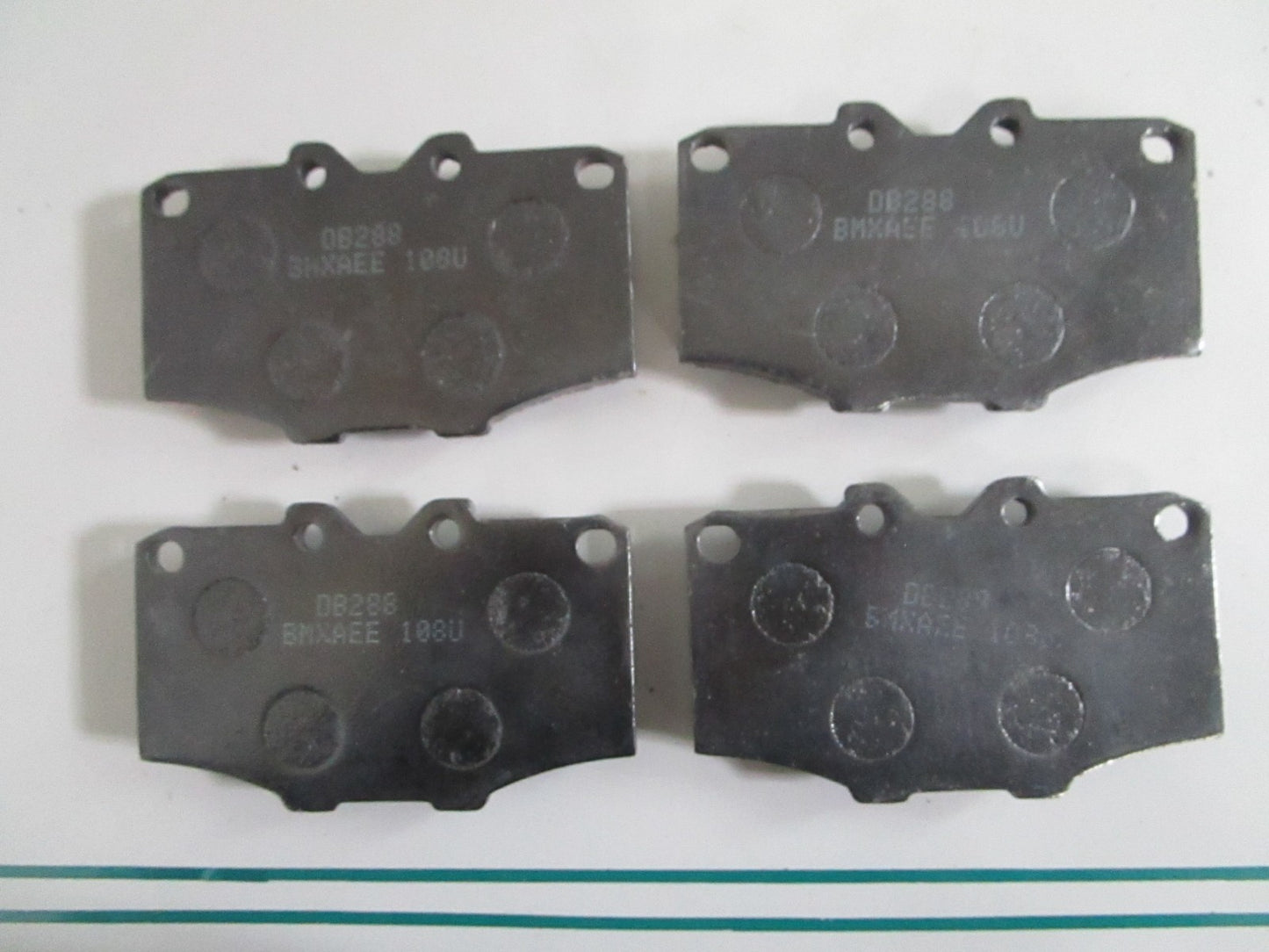 NEW D252D Disc Brake Pad Set 0820