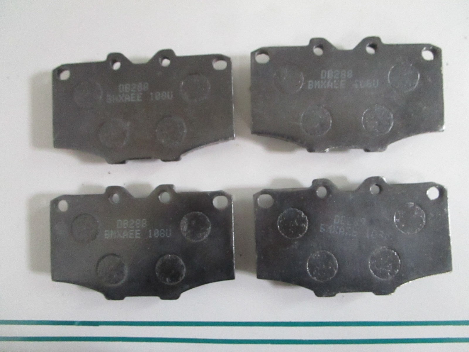 NEW D252D Disc Brake Pad Set 0820