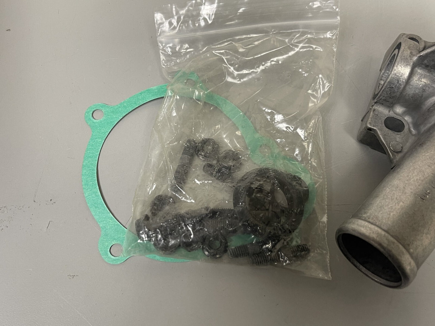 *NEW OEM* 0670 Volvo Penta Water Pump Kit 271975