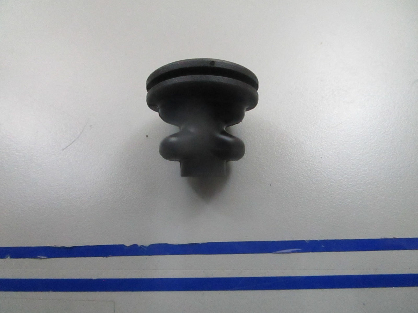 *NEW OEM* 0810 OMC Johnson Evinrude Grommet 336255 0336255