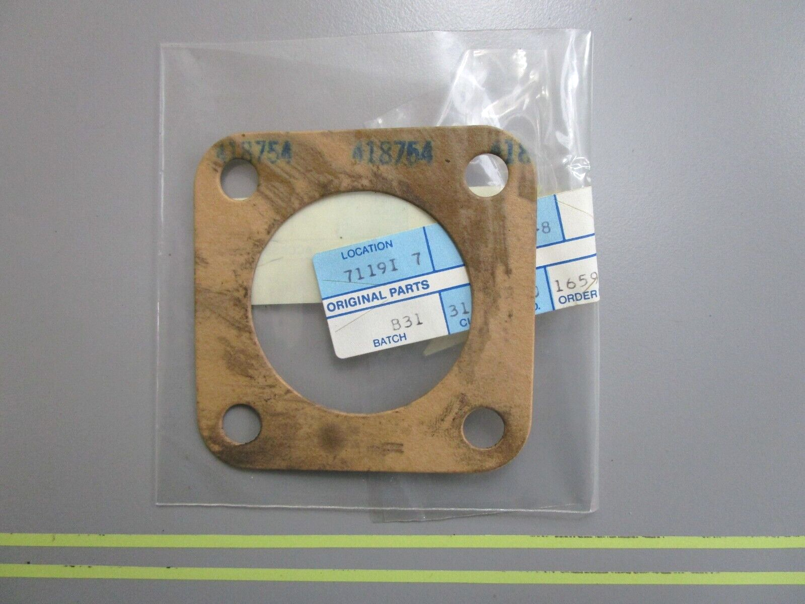 *NEW OEM* 0810 Volvo Penta Gasket 418754