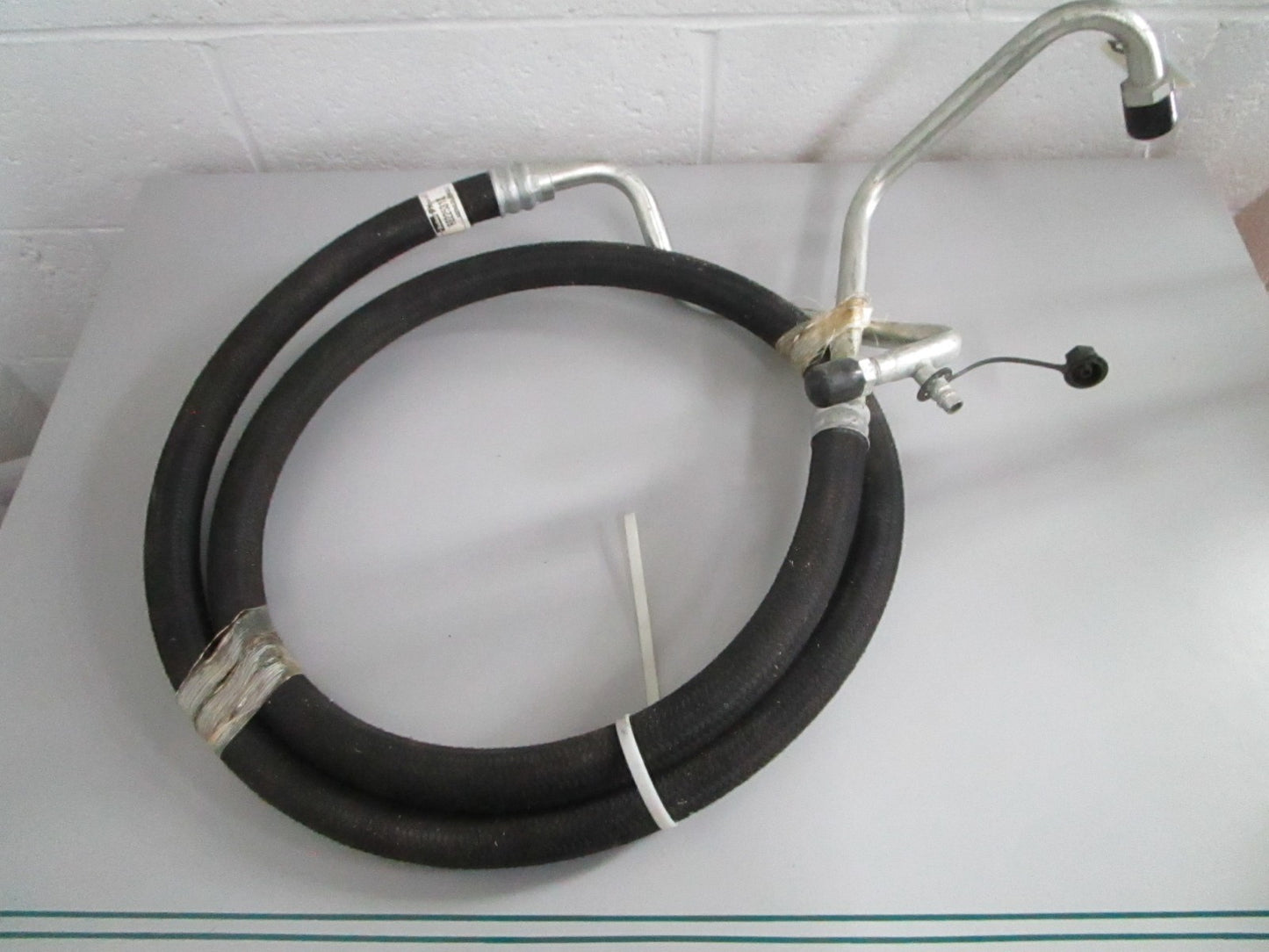 NEW OEM RE225312 John Deere Line 0820