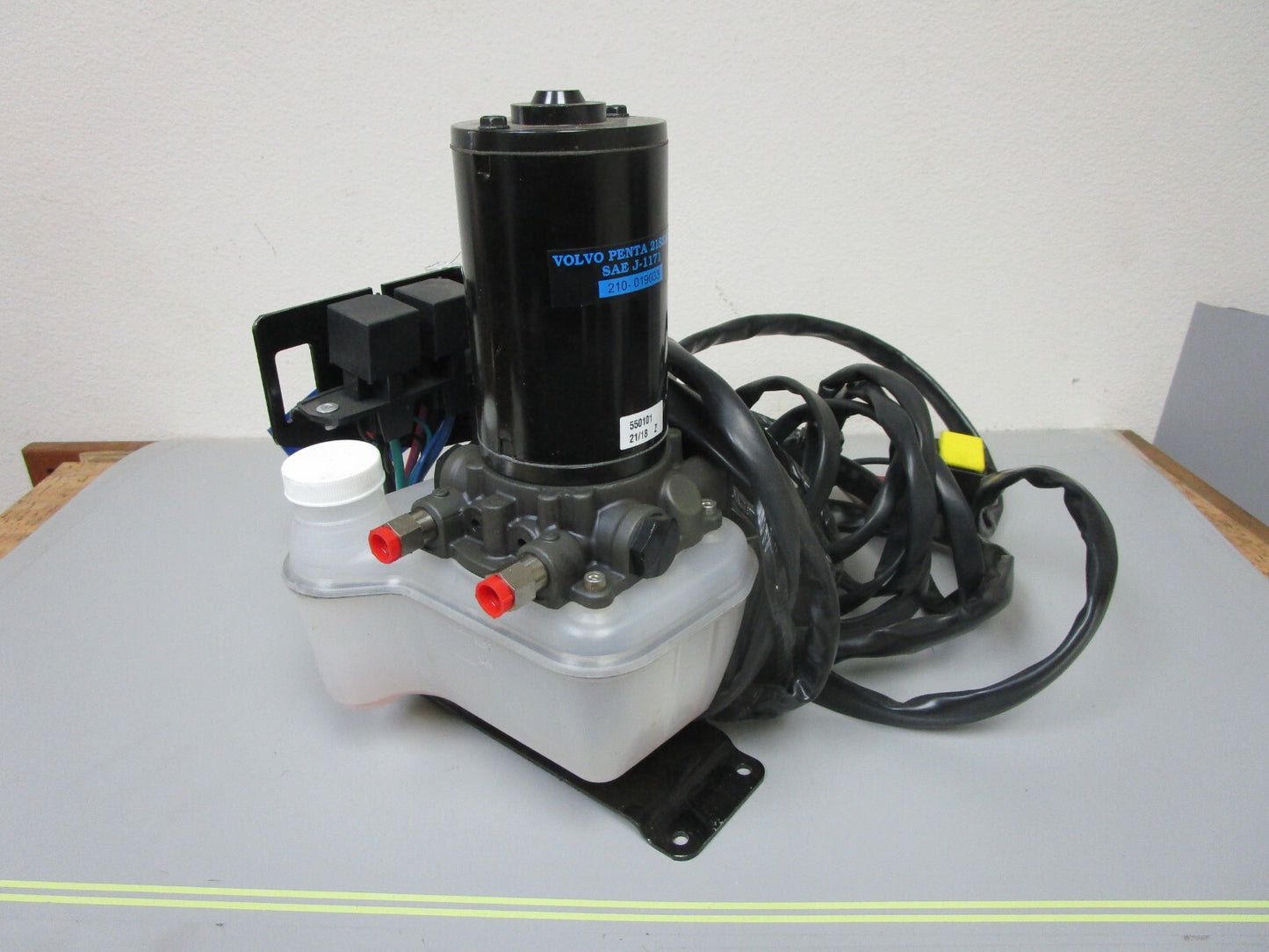 *NEW OEM* 0720 Volvo Penta Trim Pump Assembly 21831047 *1 YEAR WARRANTY*