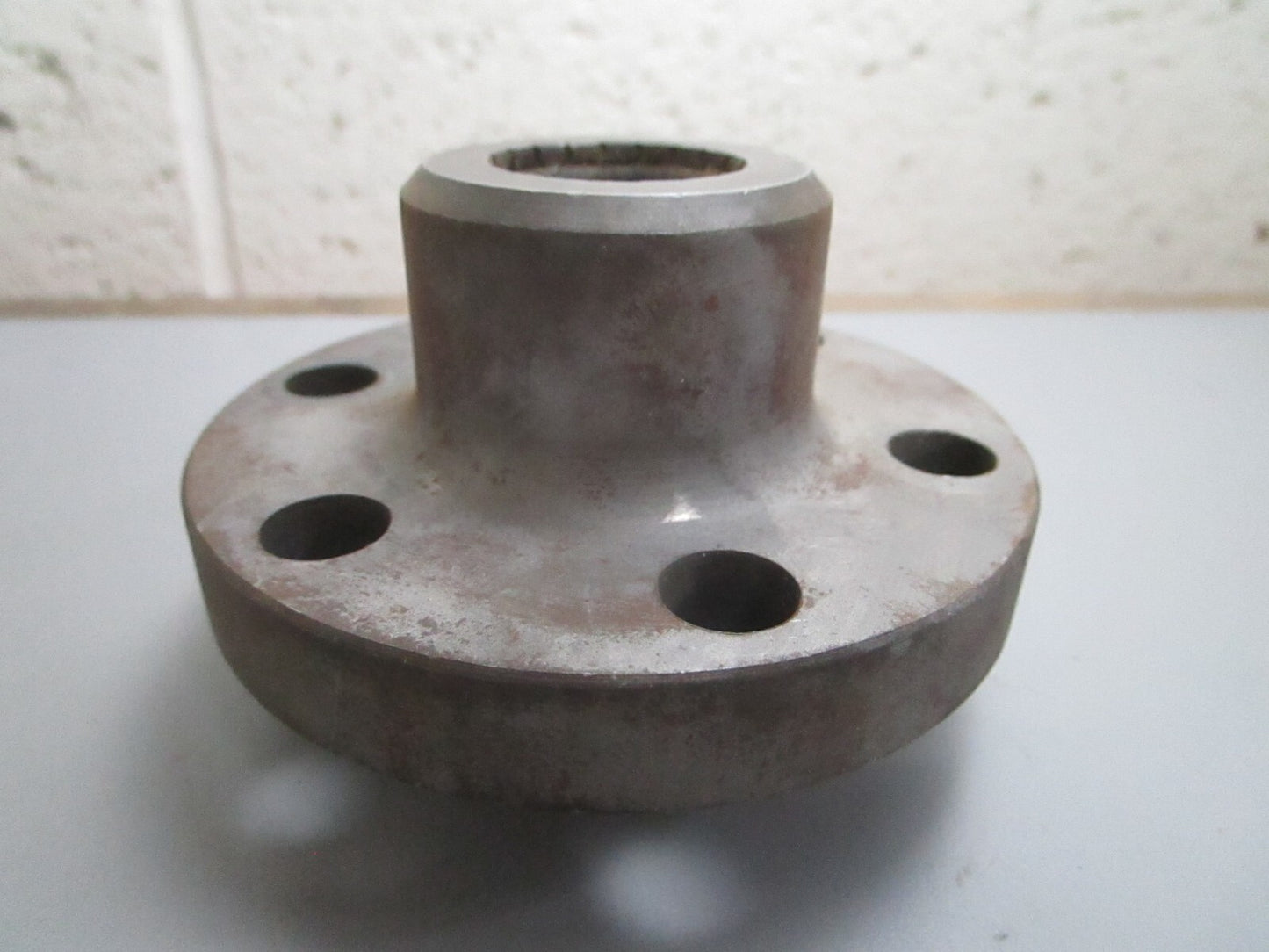 *NEW OEM* 0820 OMC Johnson Evinrude Hub & Plug Ay 981948 0981948