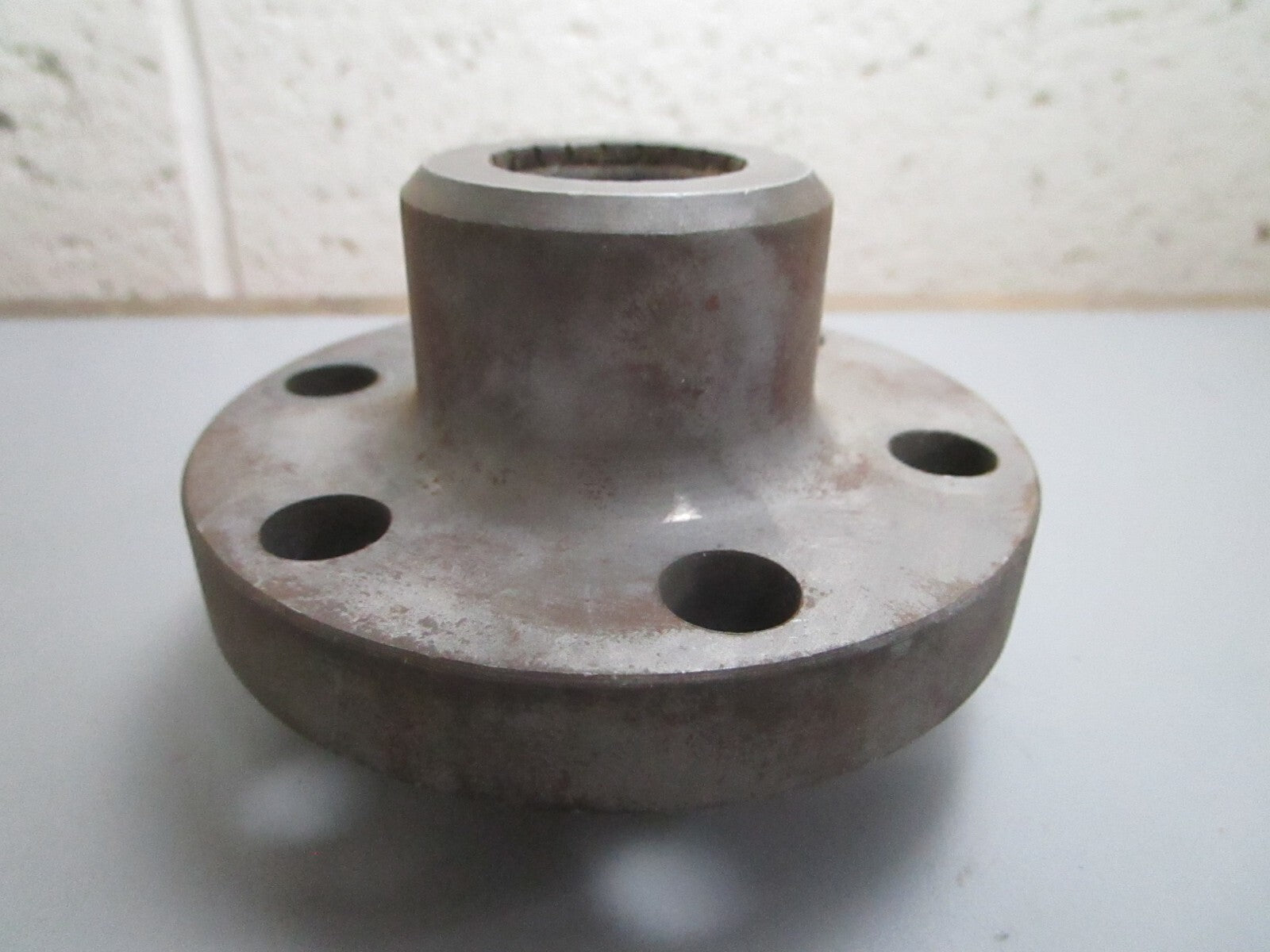 *NEW OEM* 0820 OMC Johnson Evinrude Hub & Plug Ay 981948 0981948