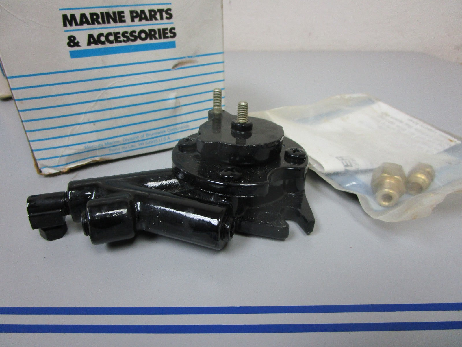 *NEW OEM* 0720 Mercury Mercruiser Reverse Lock Valve Body Assembly 76812T4