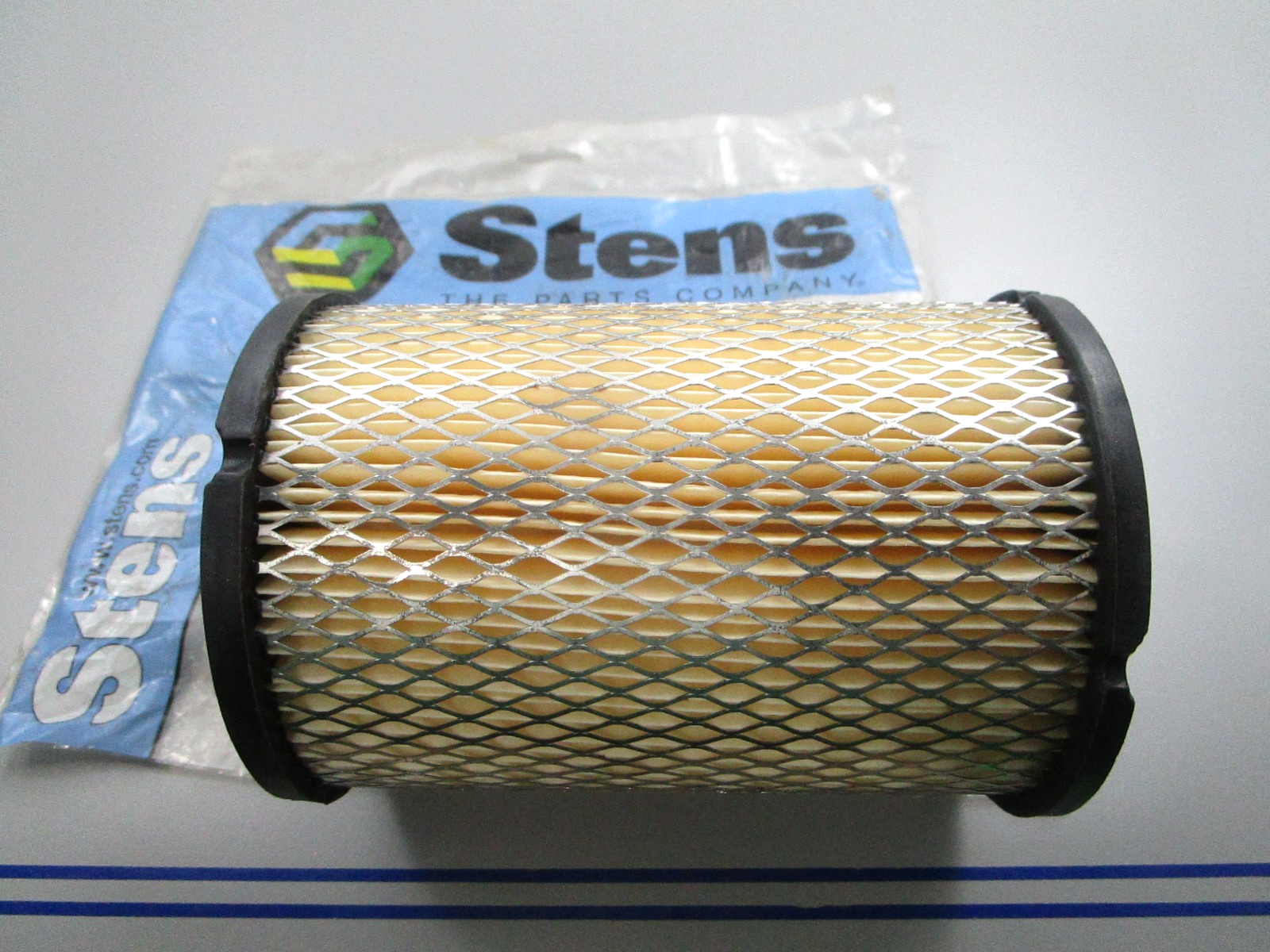 NEW Stens 100-069 Replaces: John Deere AM100137 Air Filter 0810