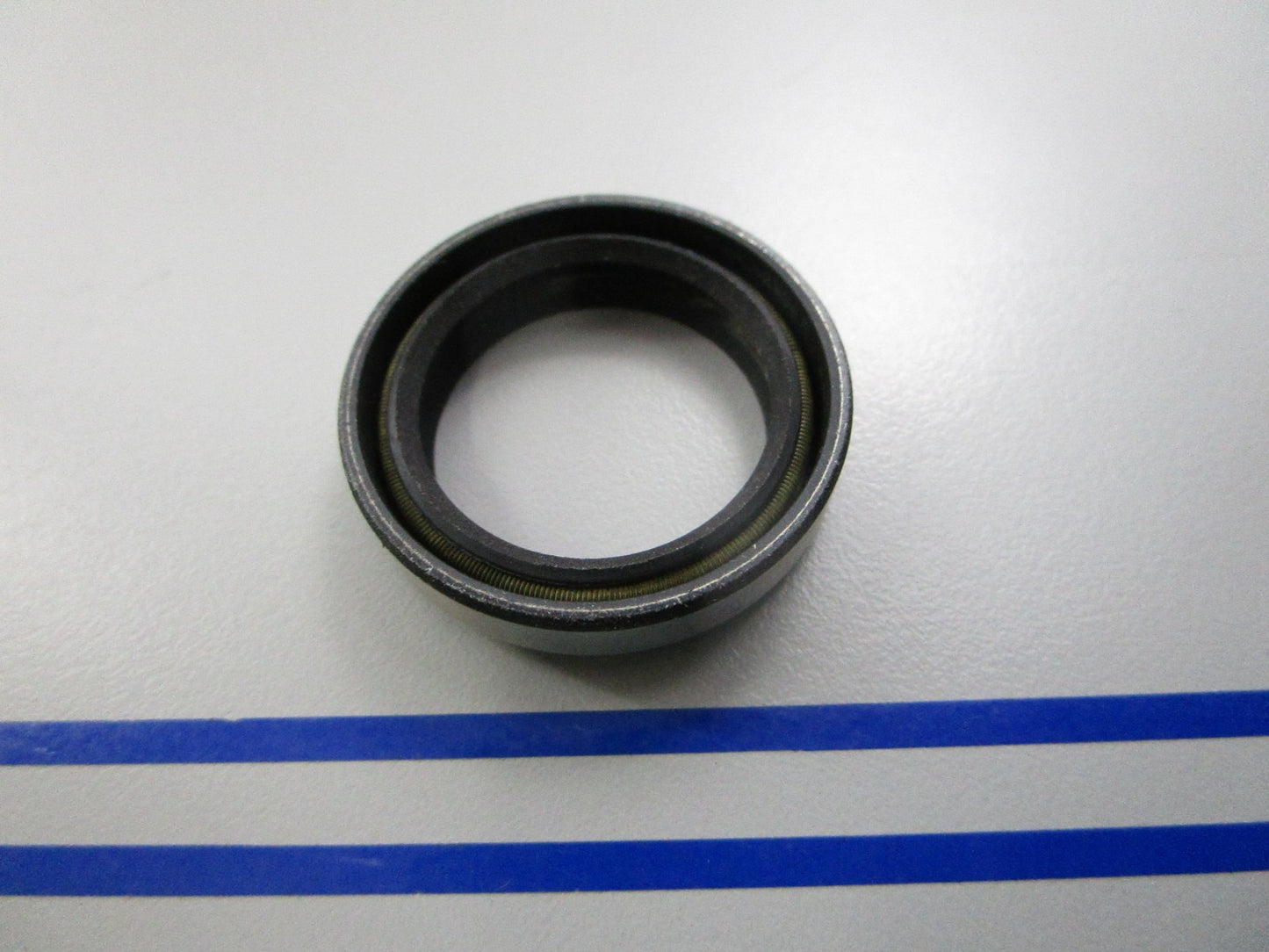 NEW OEM 305987 0305987 OMC Johnson Evinrude Oil Seal 0810
