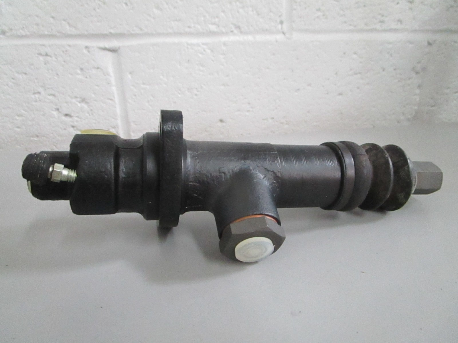 NEW OEM 0004307201 Mercedes-Benz Brake Master Cylinder 0820