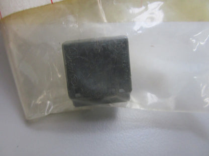 *NEW OEM* 0810 Volvo Penta Cable Clamp 850714