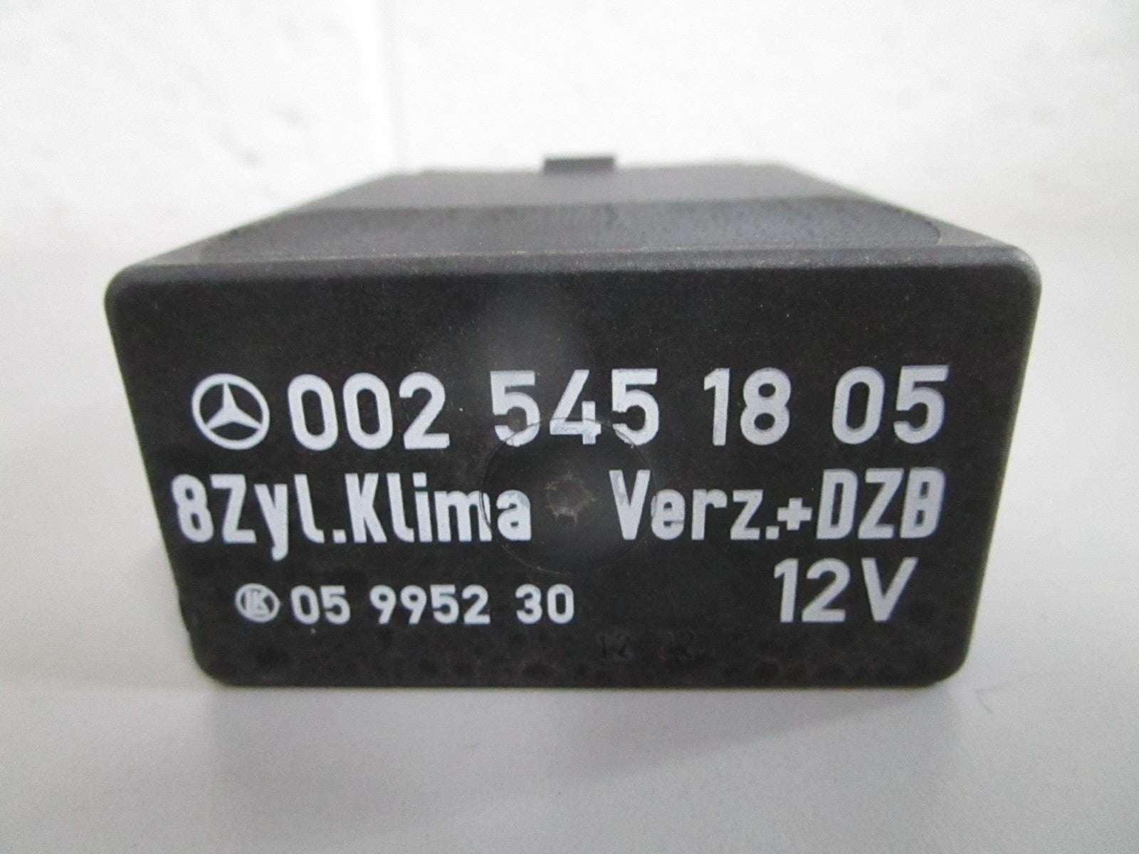 NEW OEM 0025451805 Mercedes-Benz Relay 0820