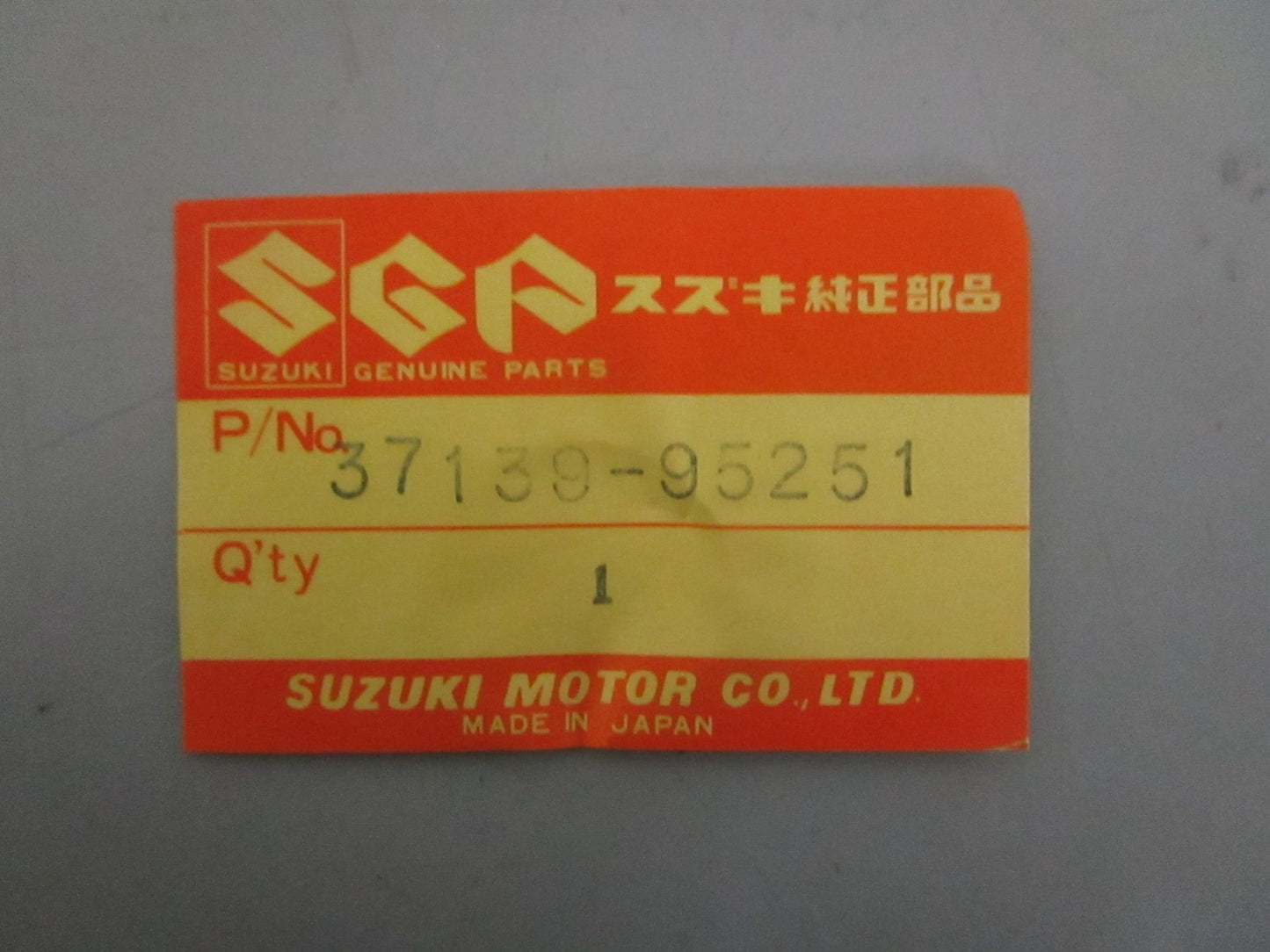 NEW OEM 37139-95251 Suzuki Switch Plate 0820