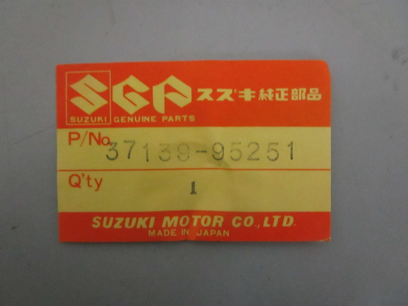 NEW OEM 37139-95251 Suzuki Switch Plate 0820