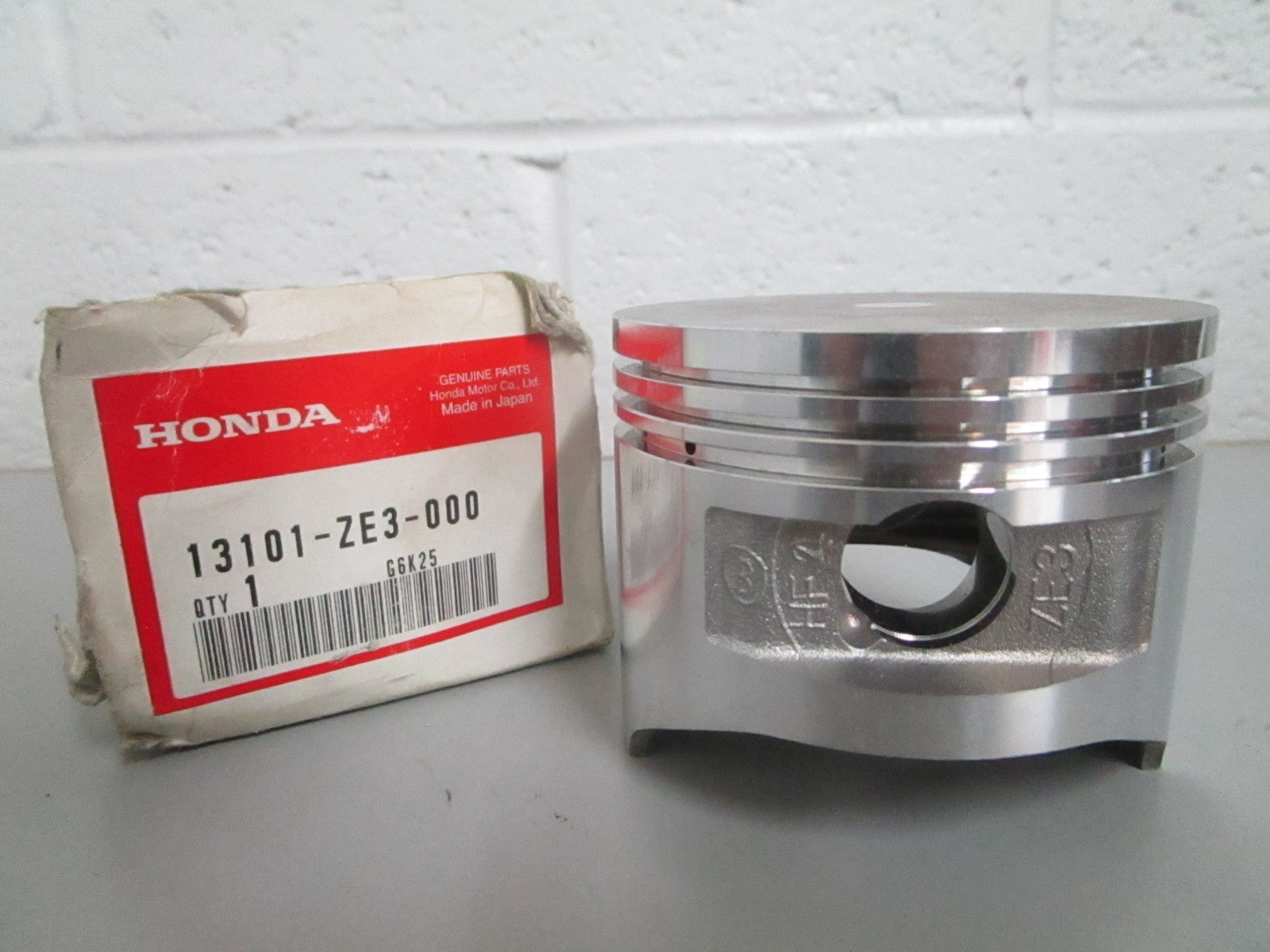 *NEW OEM* 0820 Honda Piston 13101-ZE3-000