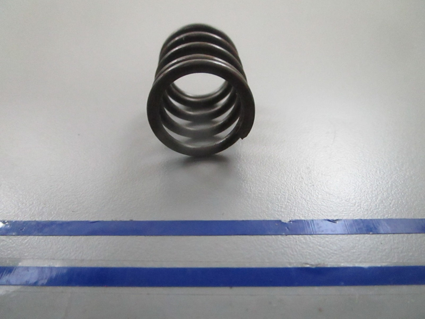 *NEW OEM* 0810 OMC Johnson Evinrude Valve Spring 337240 033720