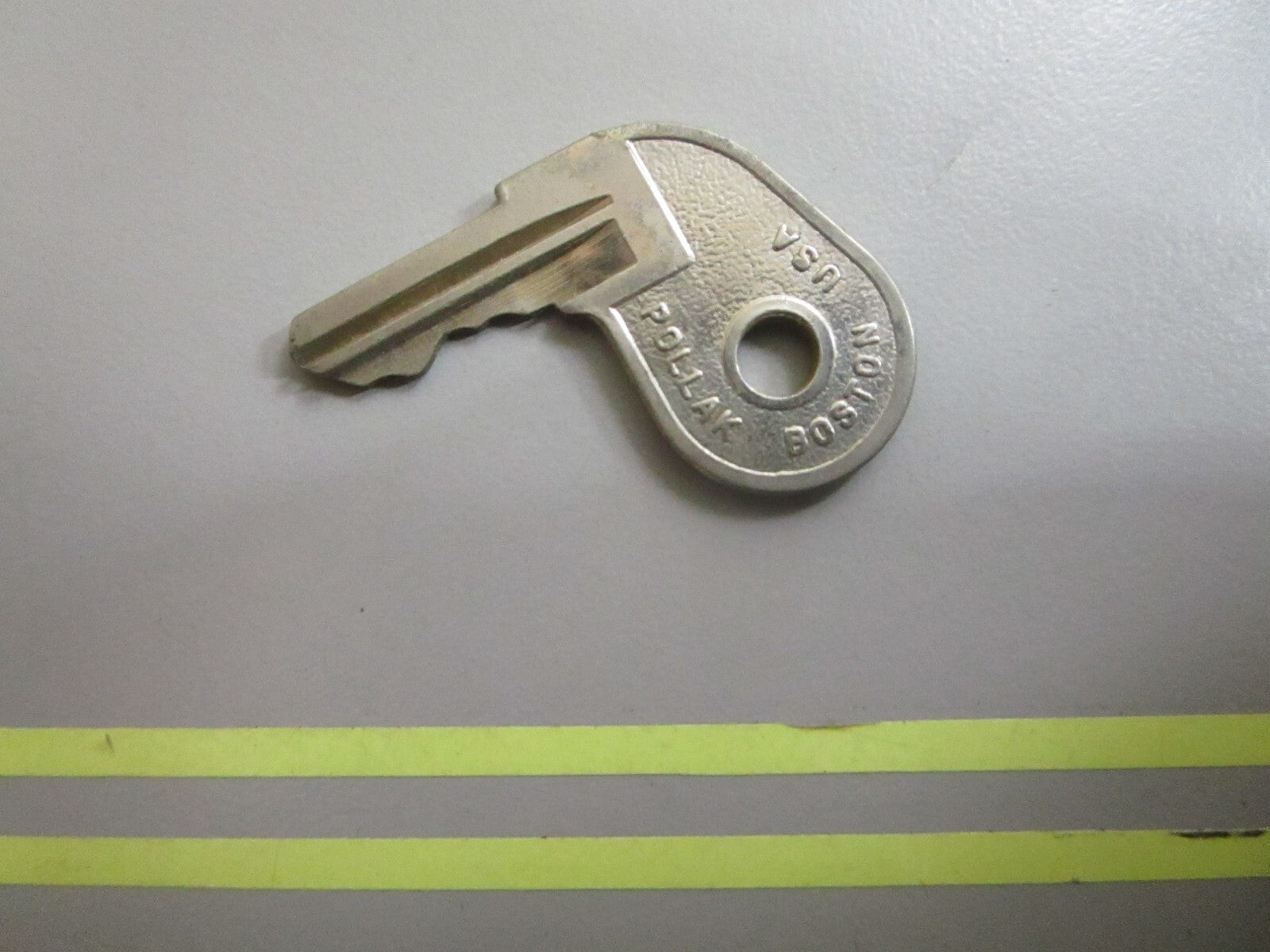 *NEW OEM* 0810 OMC Johnson Evinrude Ignition Key 73-24 501789 0501789