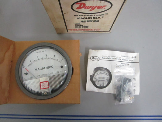 *NEW OEM* 0820 Dwyer Magnehelic Pressure Gauge 2205