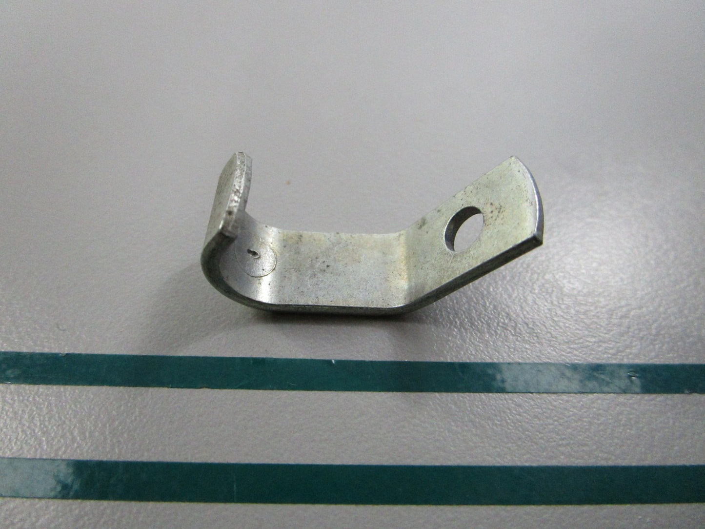 NEW OEM 220754 Briggs & Stratton Tube Support 0810