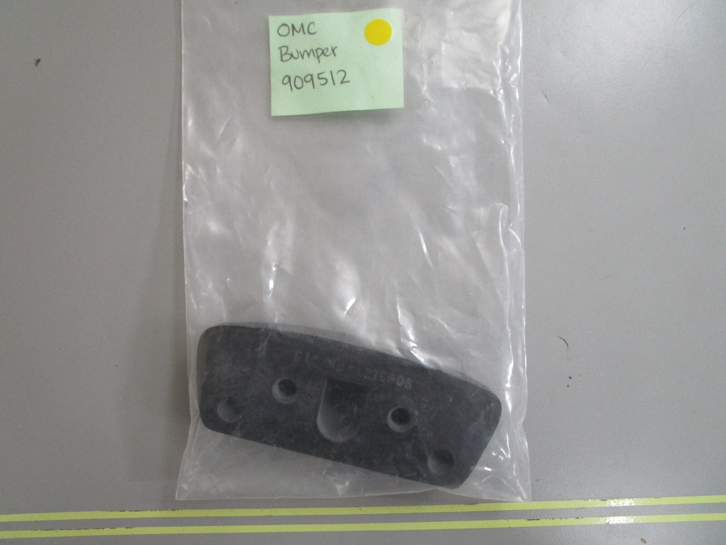 *NEW OEM* 0810 OMC Johnson Evinrude Bumper 909512 0909512