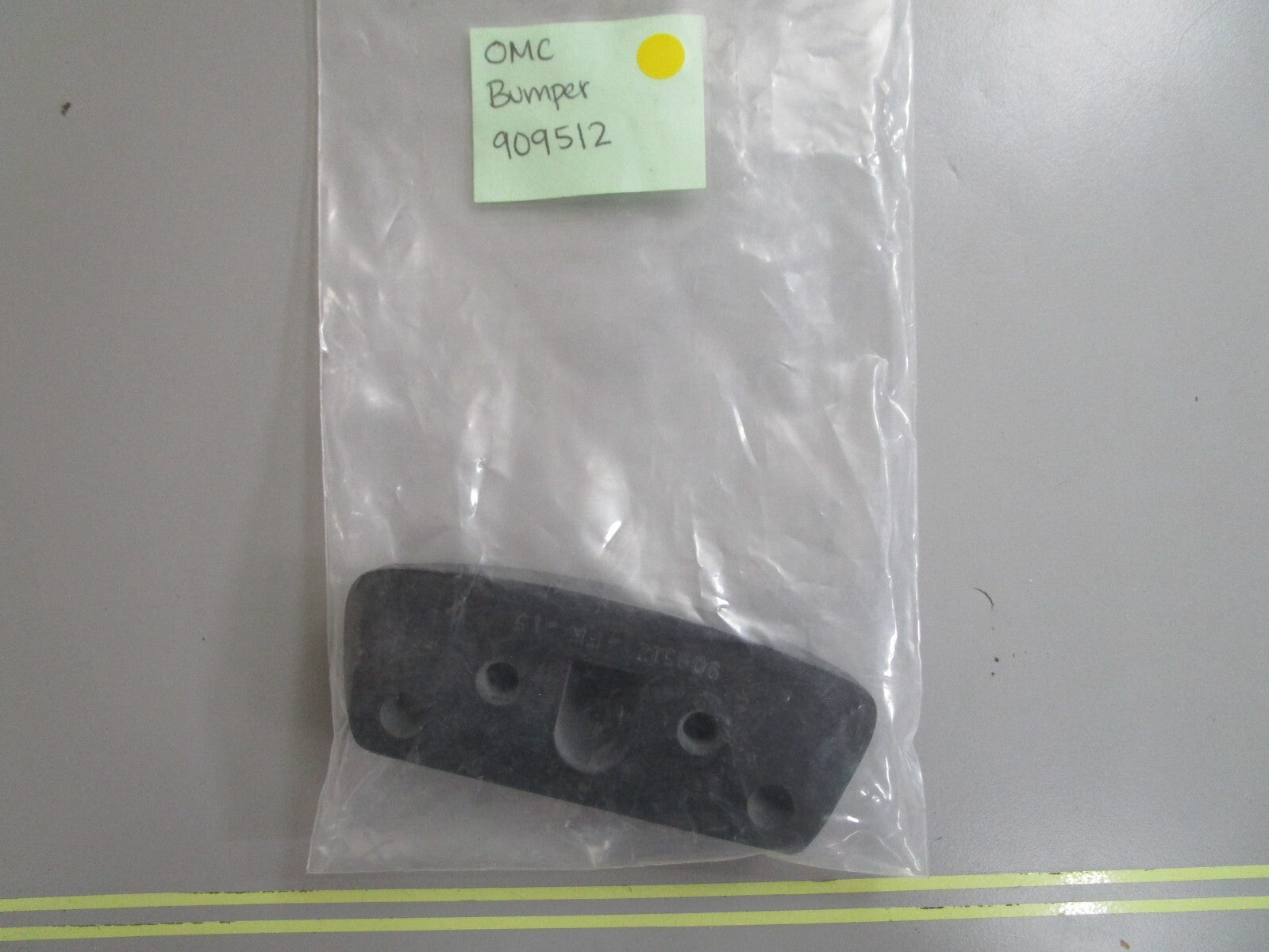 *NEW OEM* 0810 OMC Johnson Evinrude Bumper 909512 0909512