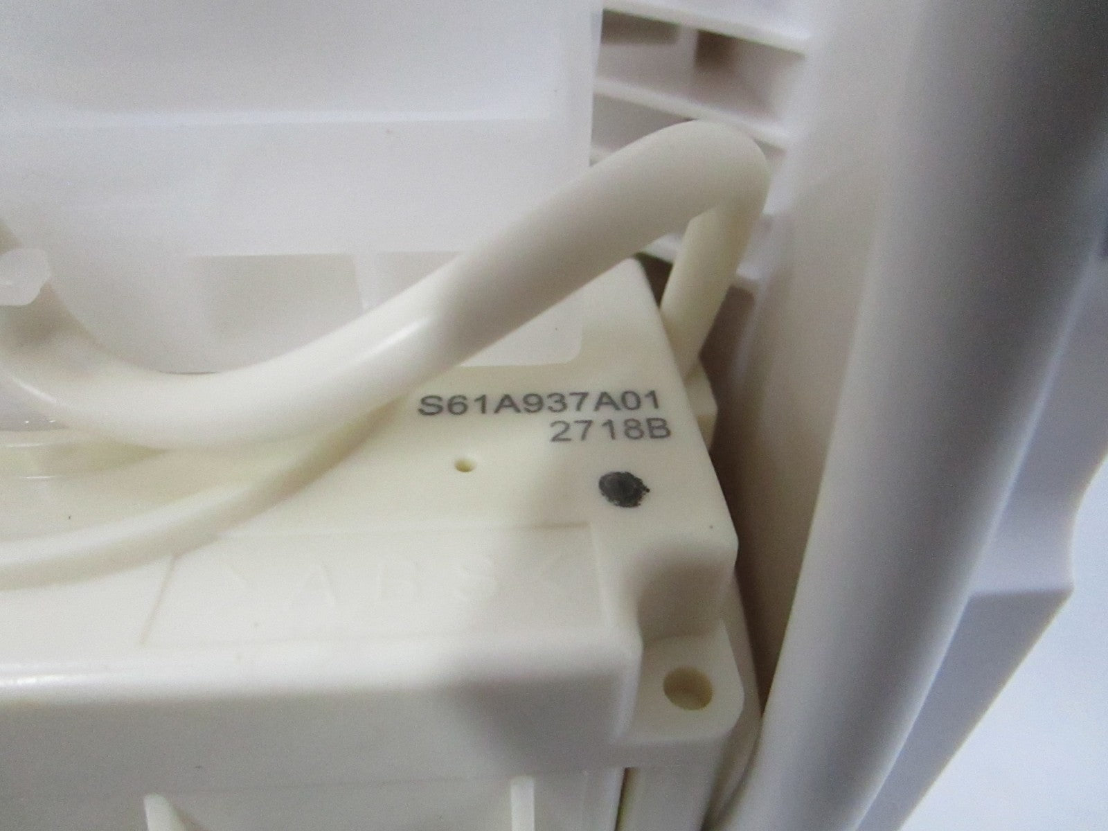 NEW OEM W11546935 Whirlpool Ice Maker 0810
