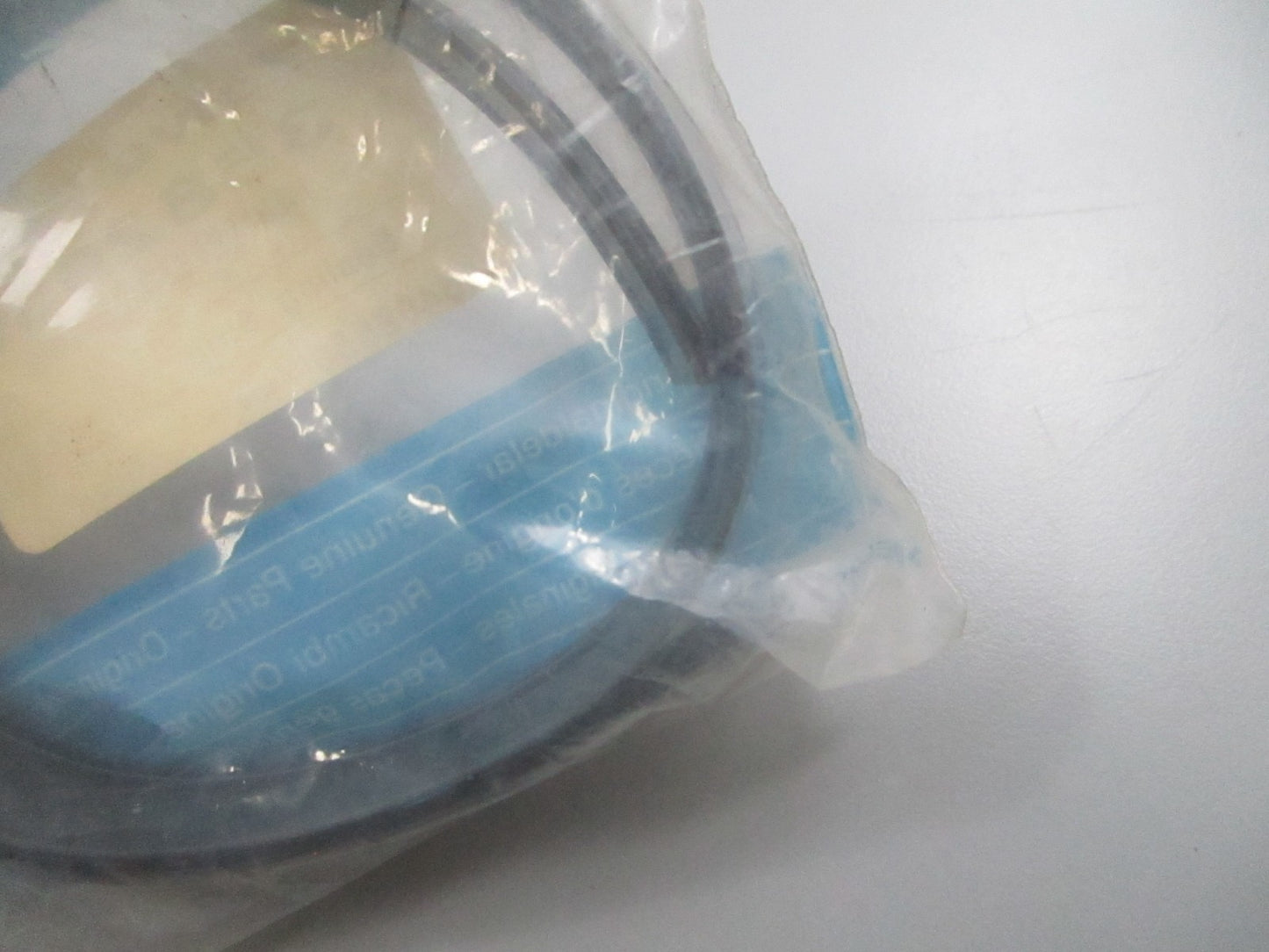 *NEW OEM* 0810 Volvo Penta Sealing Strip 3582639