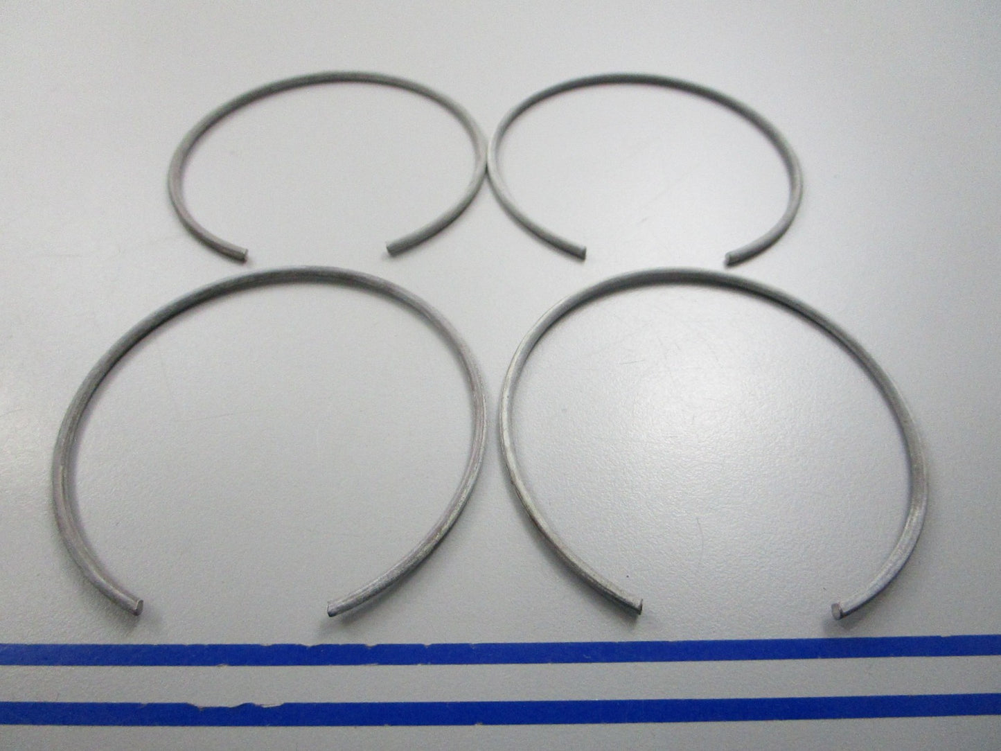 NEW OEM (LOT OF 4) 305558 0305558 OMC Johnson Evinrude Retaining Ring 0810