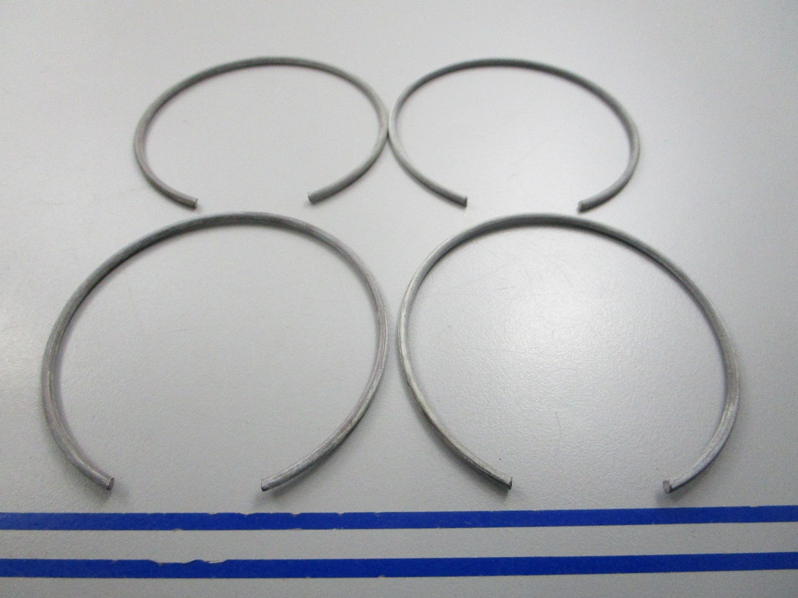 NEW OEM (LOT OF 4) 305558 0305558 OMC Johnson Evinrude Retaining Ring 0810