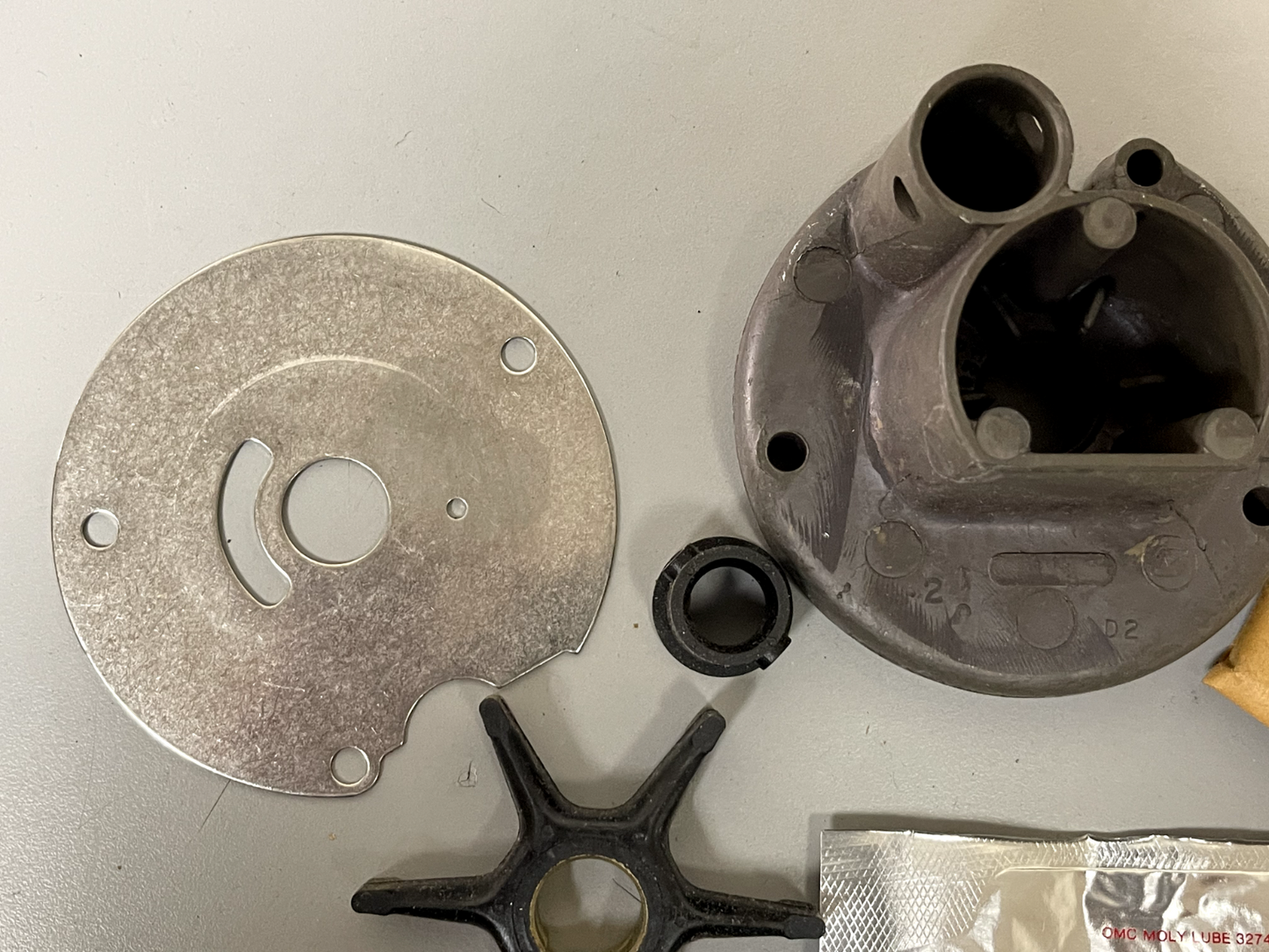 *NEW OEM* 0670 OMC Johnson Evinrude Water Pump Kit 379774 0379774