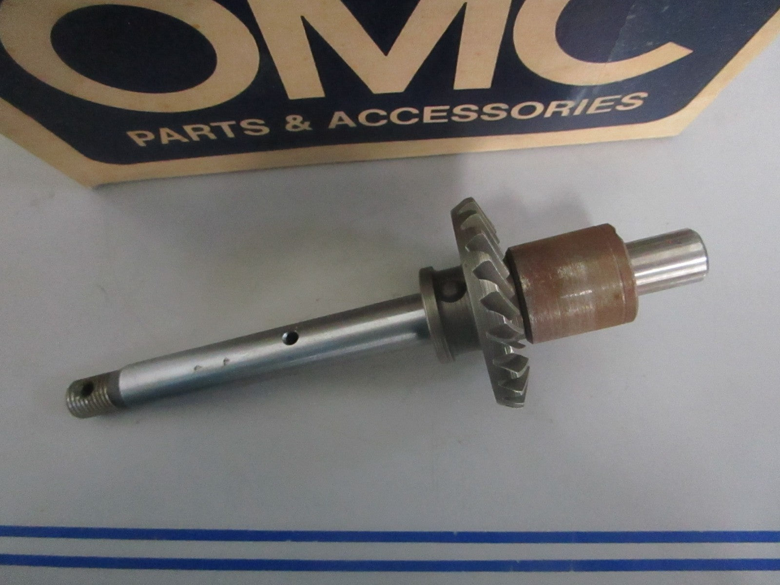 NEW OEM 381042 0381042 OMC Johnson Evinrude Propeller Shaft 0820