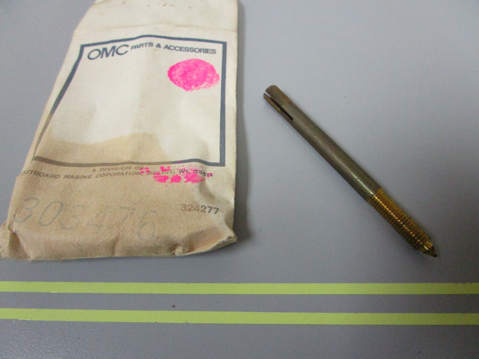 *NEW OEM* 0810 OMC Johnson Evinrude Needle Valve 303476 0303476