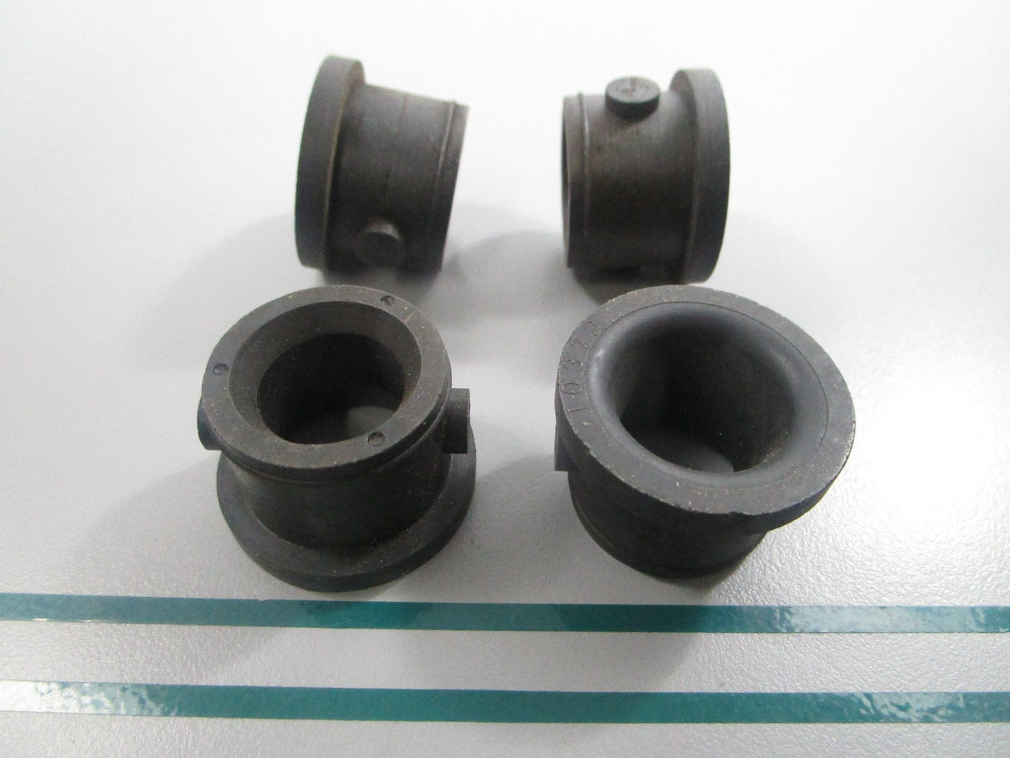 NEW OEM (LOT OF 4) 310372 0310372 OMC Johnson Evinrude Grommet 0810