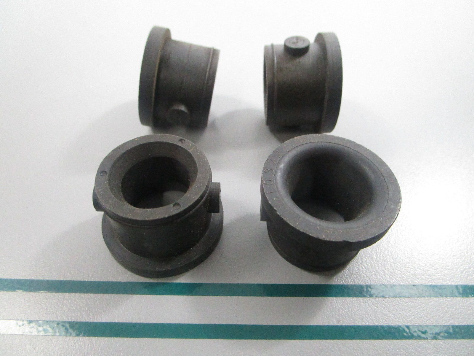 NEW OEM (LOT OF 4) 310372 0310372 OMC Johnson Evinrude Grommet 0810