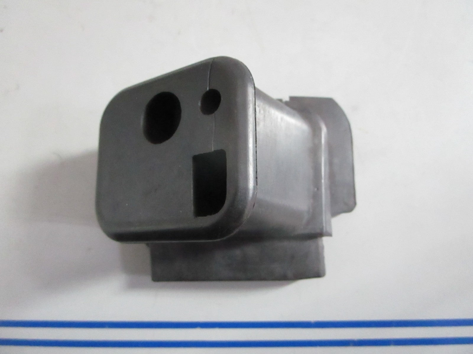 NEW OEM 351376 0351376 OMC Johnson Evinrude Grommet 0820