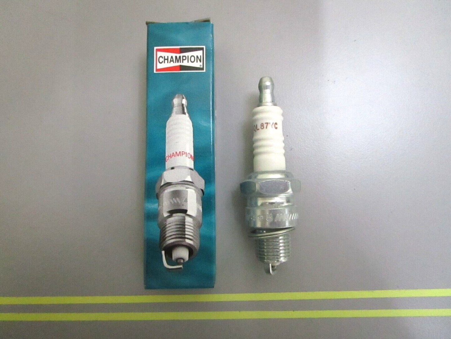 *NEW* 0750 Champion SPARK PLUG 934M