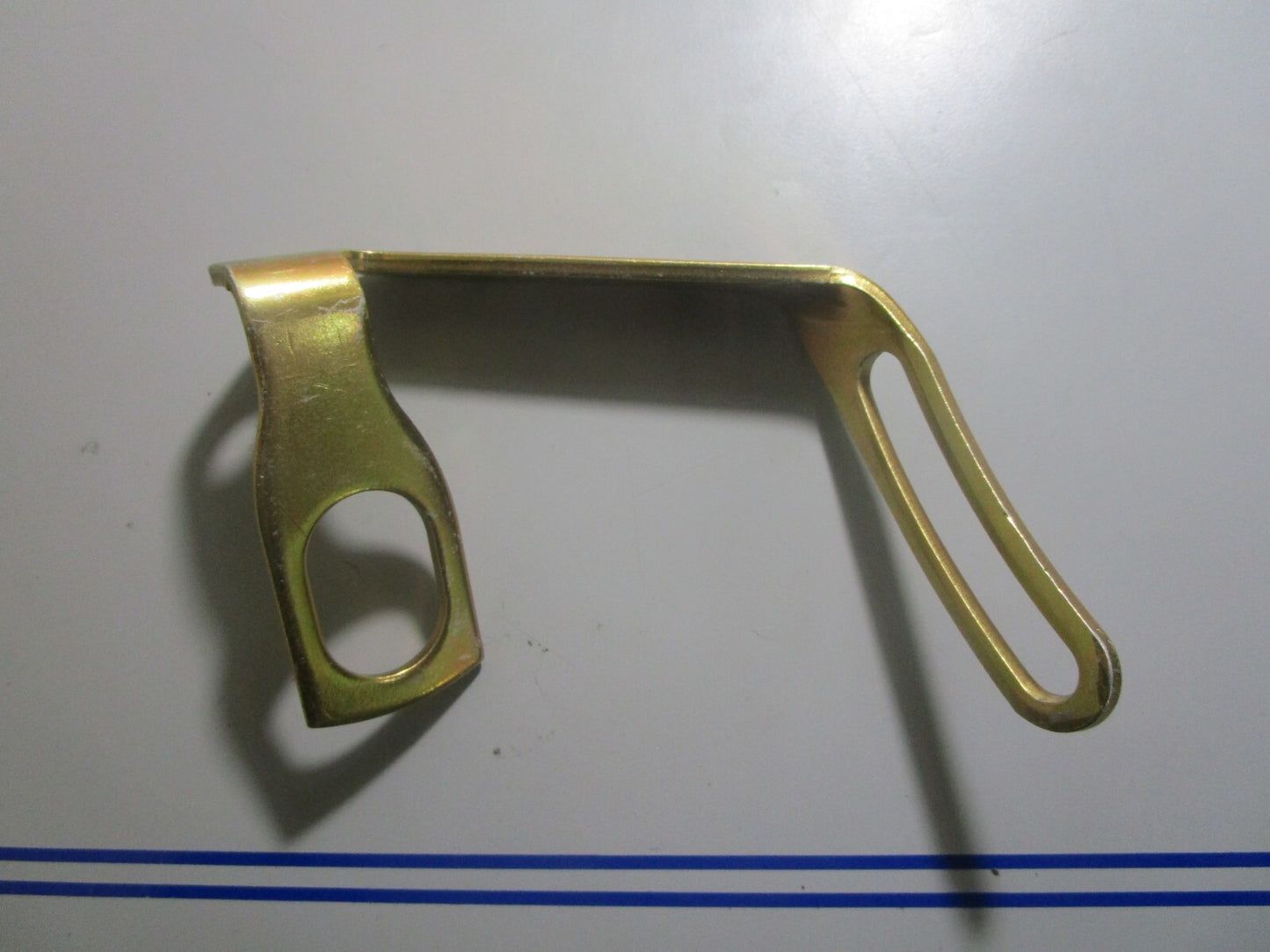 *NEW OEM* 0810 OMC Johnson Evinrude Bracket 913680 0913680