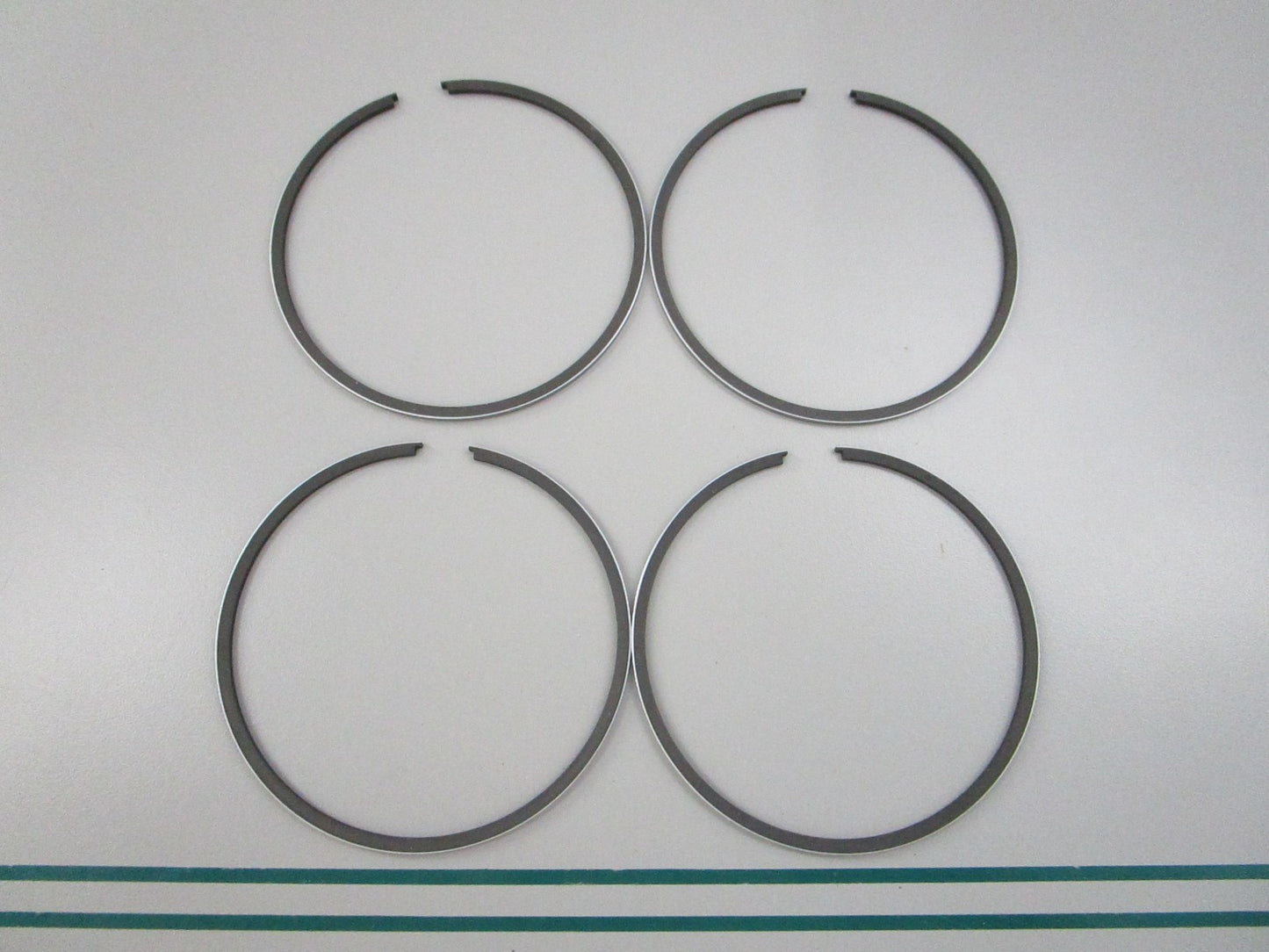 NEW OEM 39-815267A4 Mercury Quicksilver 4 Pc Piston Ring Set 0810