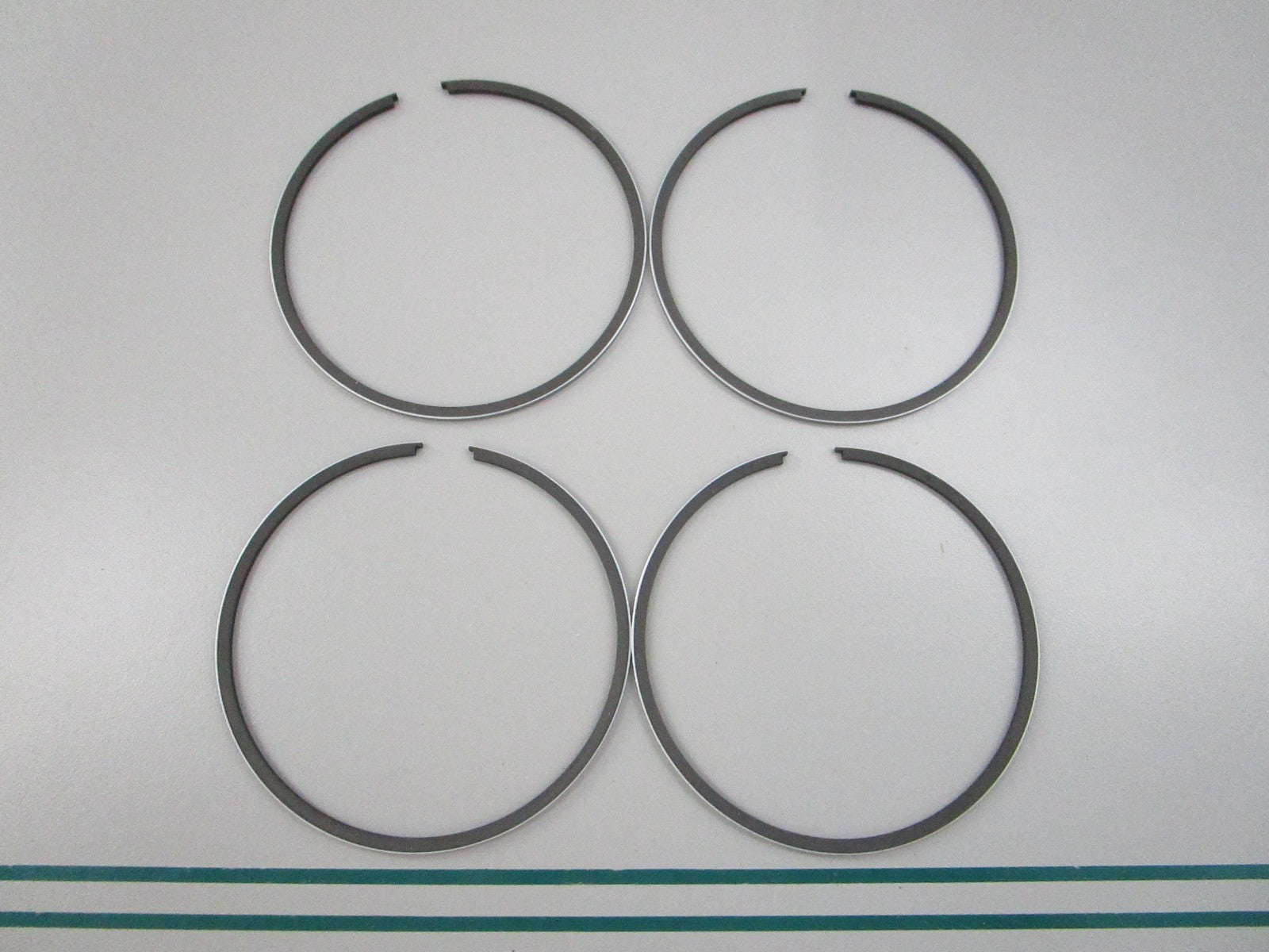 NEW OEM 39-815267A4 Mercury Quicksilver 4 Pc Piston Ring Set 0810