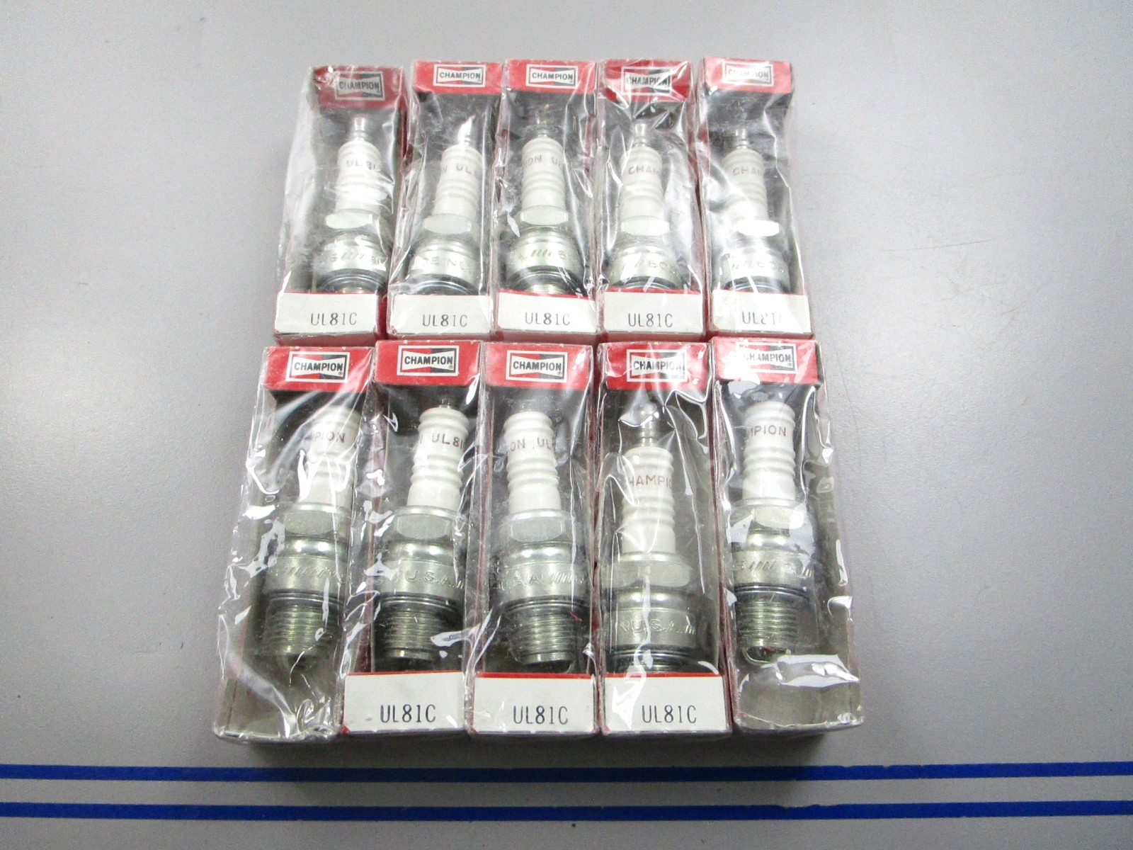 NEW (LOT OF 10) UL81C Champion Spark Plug 0810