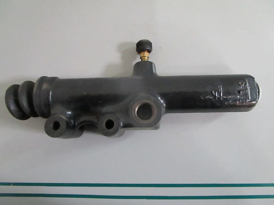 NEW OEM 0002957806 Mercedes-Benz Clutch Master Cylinder 0820